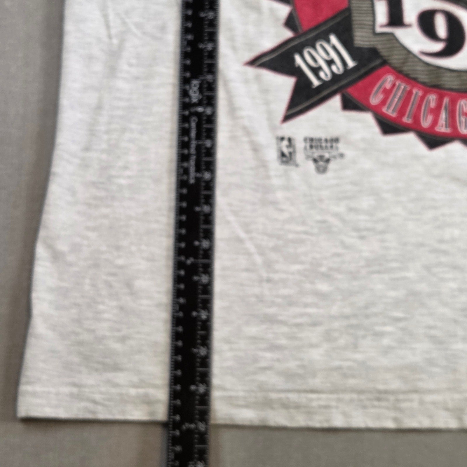Vintage 1993 Chicago Bulls Three Peat Tee XL Logo 7 Light Grey