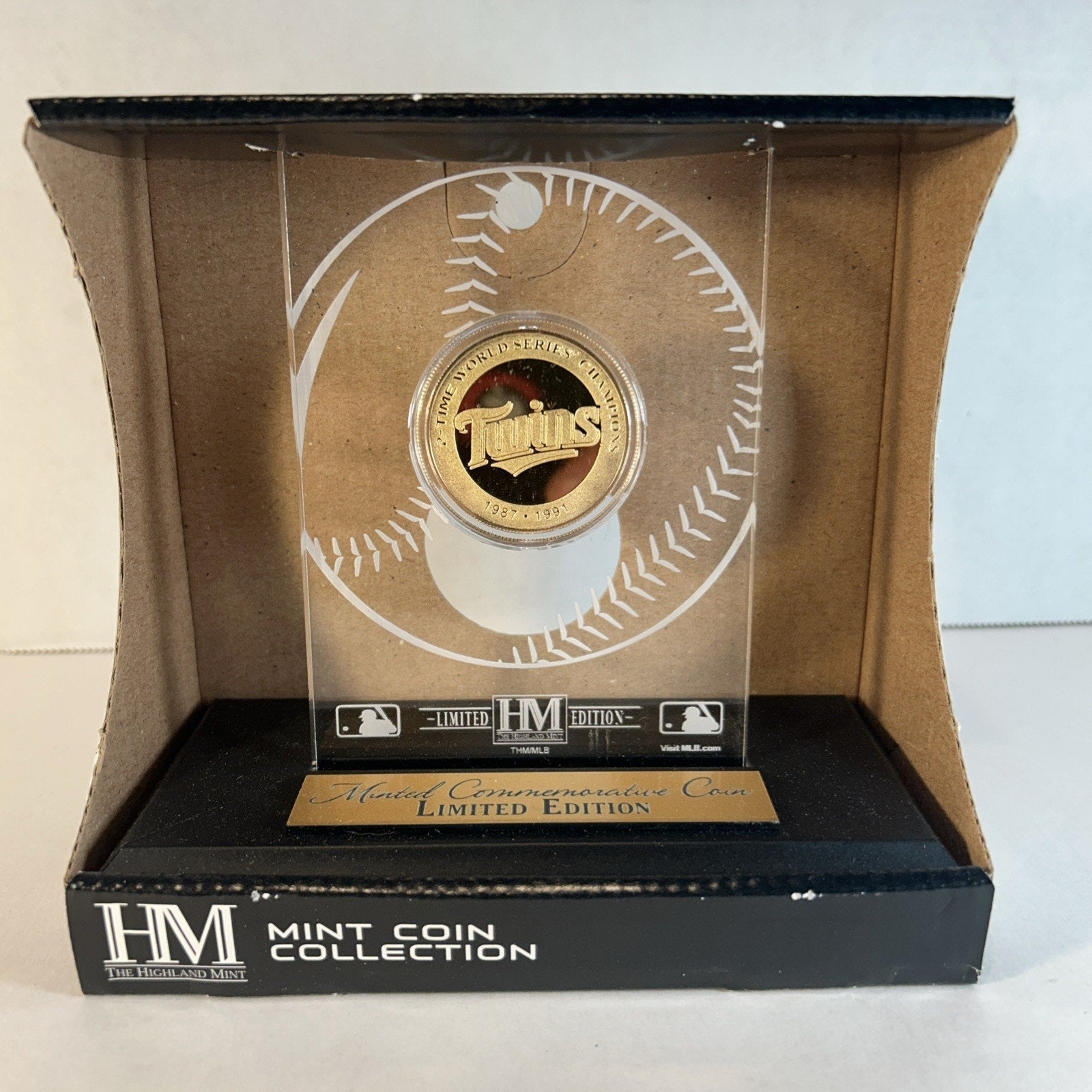 Highland Mint Minnesota Twins 2 Time World Series Coin Acrylic Display New