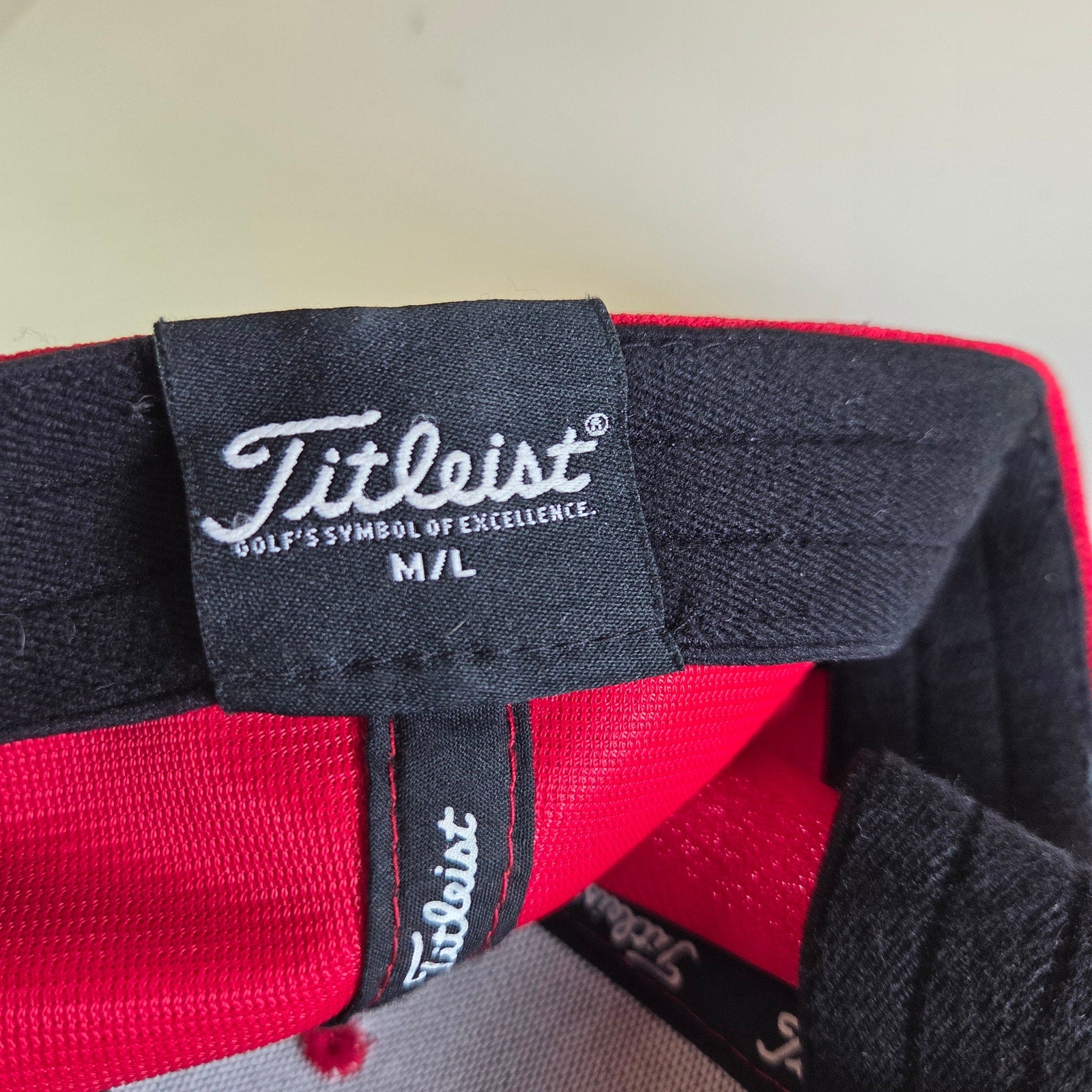 Titleist M/L Red Golf Cap A-Flex Fitted Mesh Polyester Hat White Logo