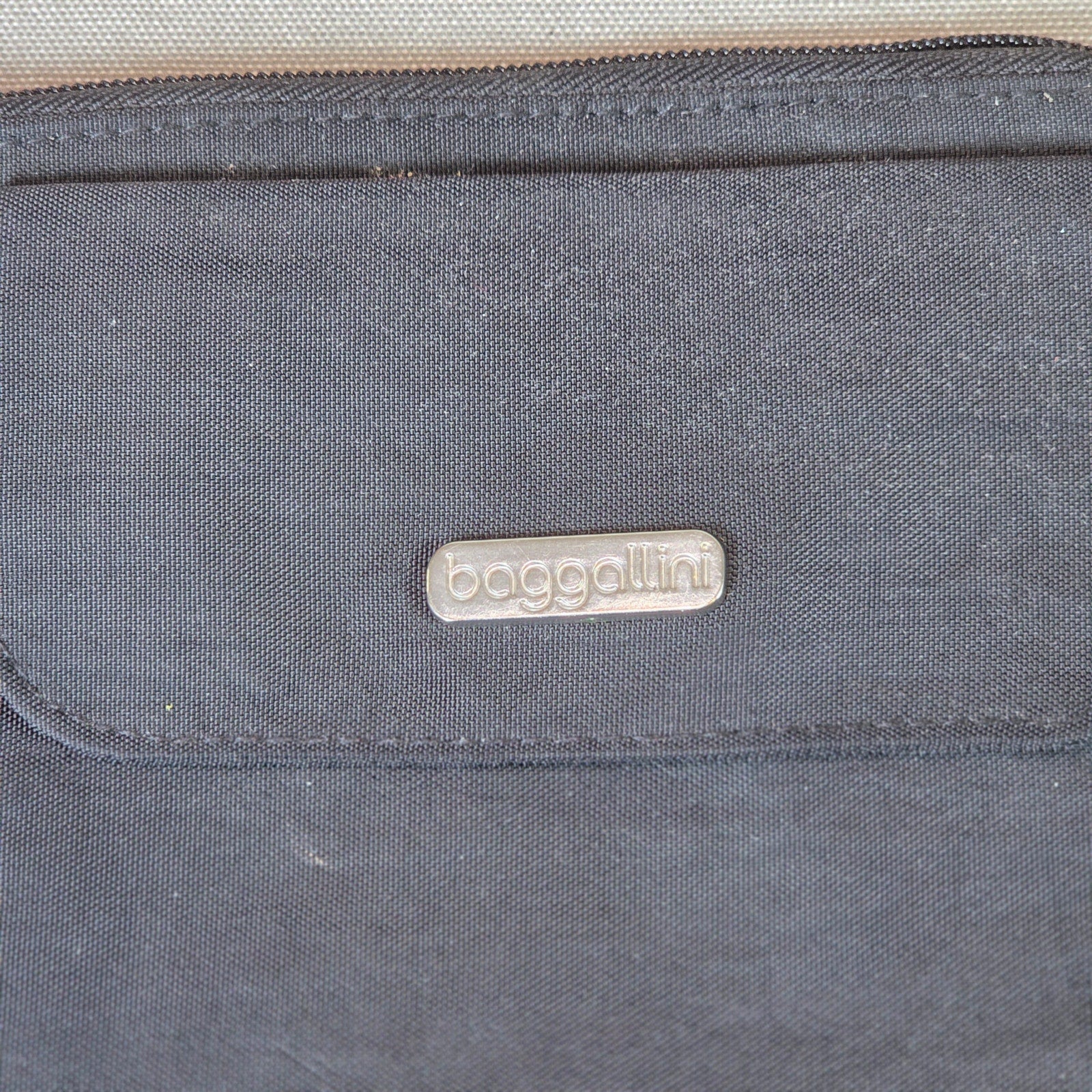 Baggallini Small Black Nylon Crossbody Travel Bag Compact Organizer