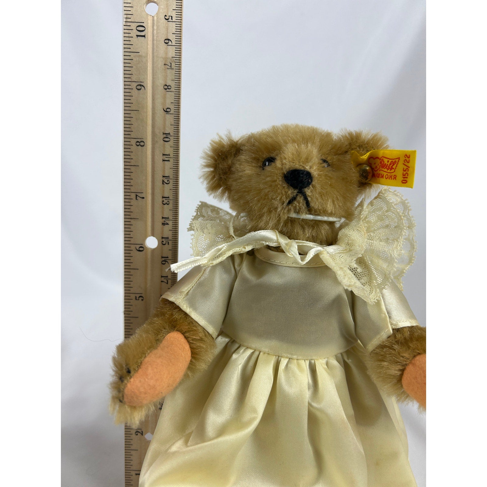 Steiff Flower Bearer 0155 22 Strong Museum Bear w Box Vintage Mohair