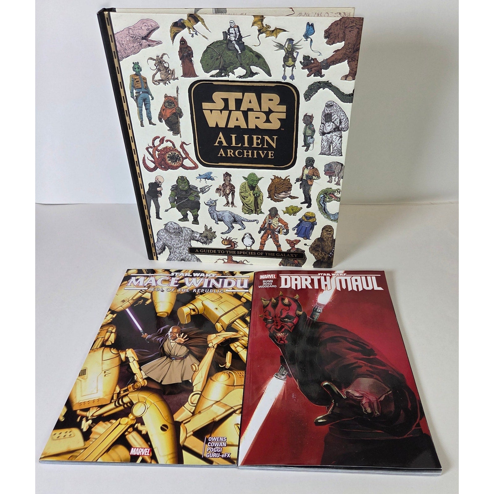 Star Wars Book & Marvel Comic Lot Alien Archive Mace Windu Darth Maul (3)