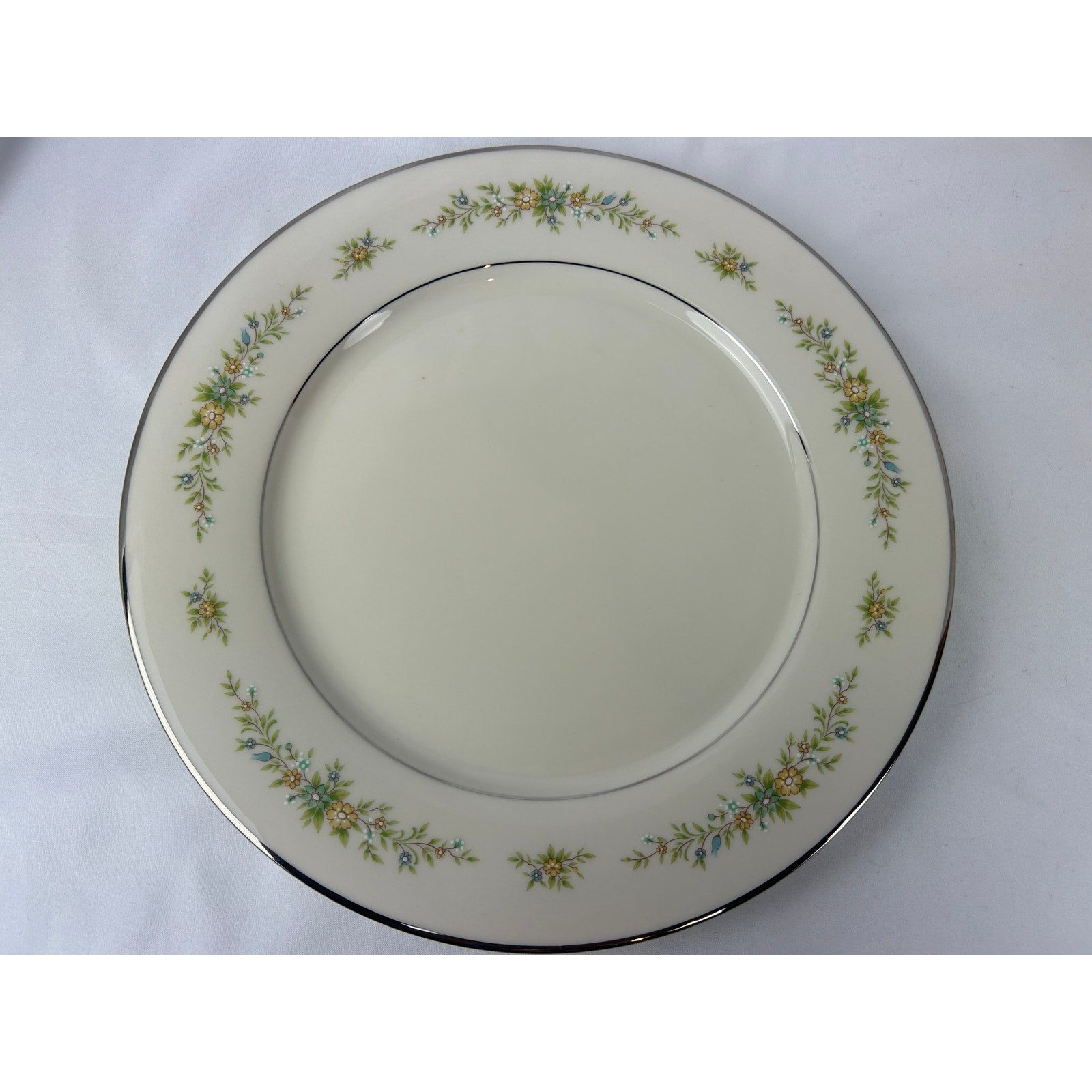 Noritake Christina 7056 7pc Place Setting Ivory China Floral Platinum Japan