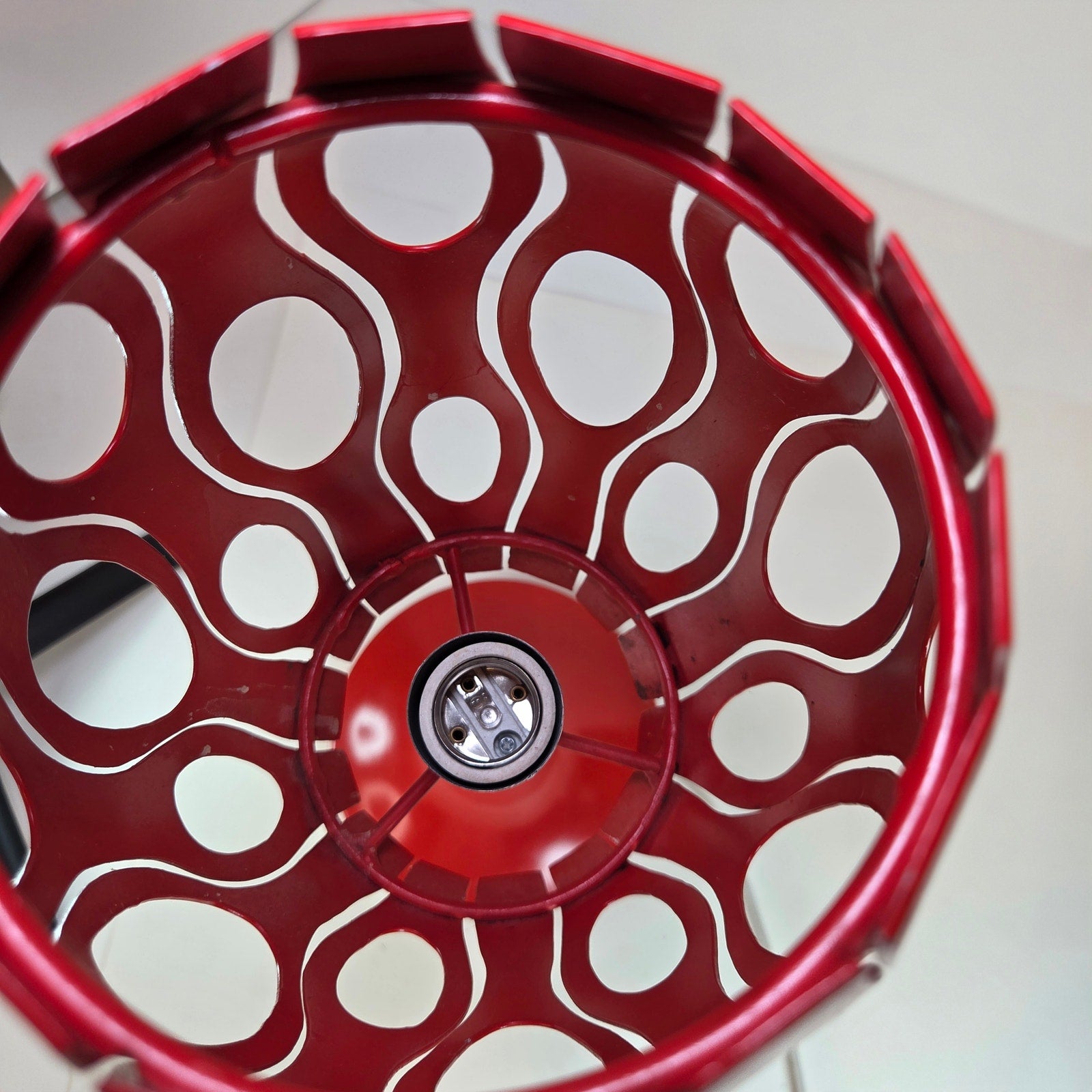 Retro Red Metal Cutout Table Lamp, 19.5″ Tall, Plug-In, Mid-Century Style