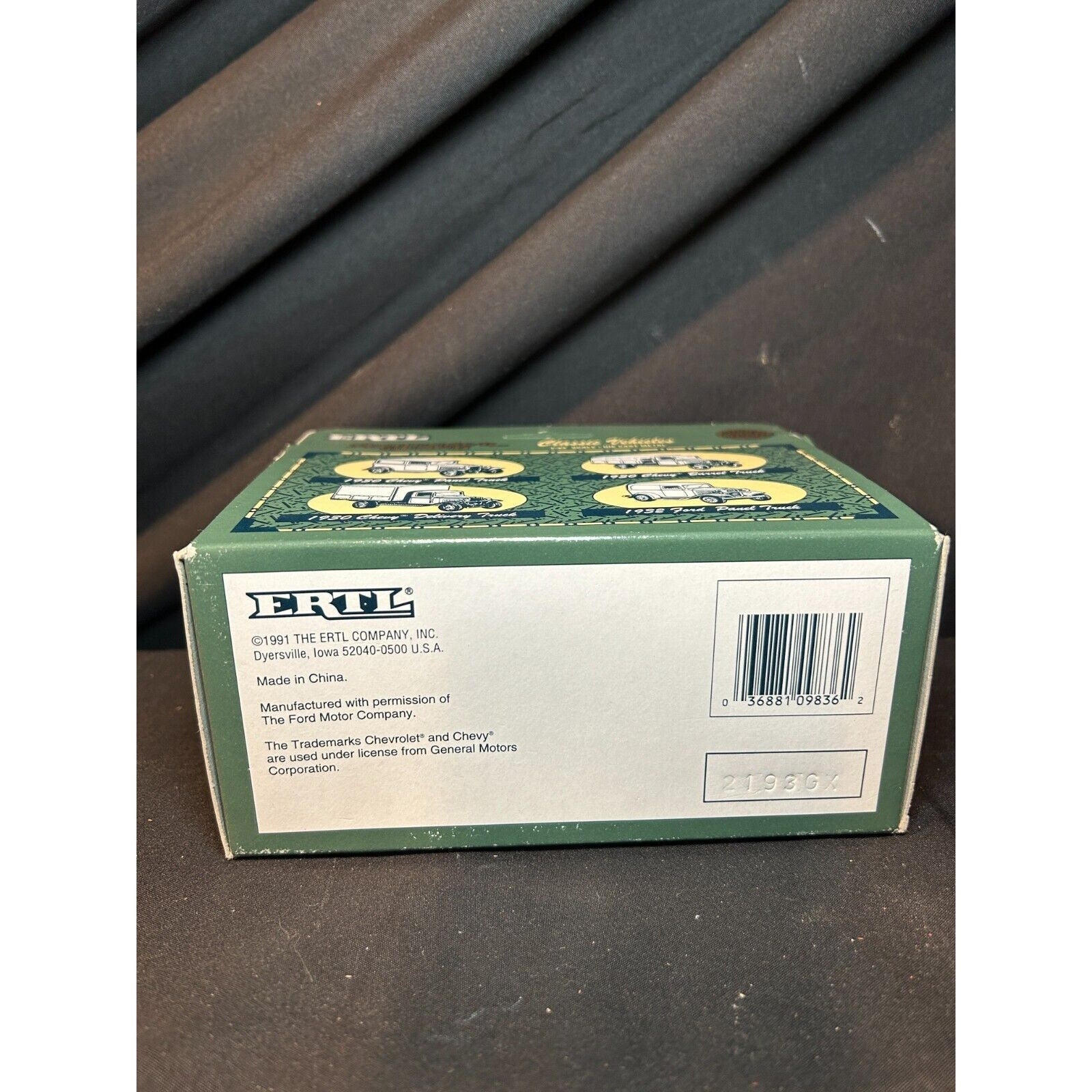 ERTL Anheuser-Busch Classic Vehicles 1930 Chevy Barrel & 1932 Ford Panel NIB