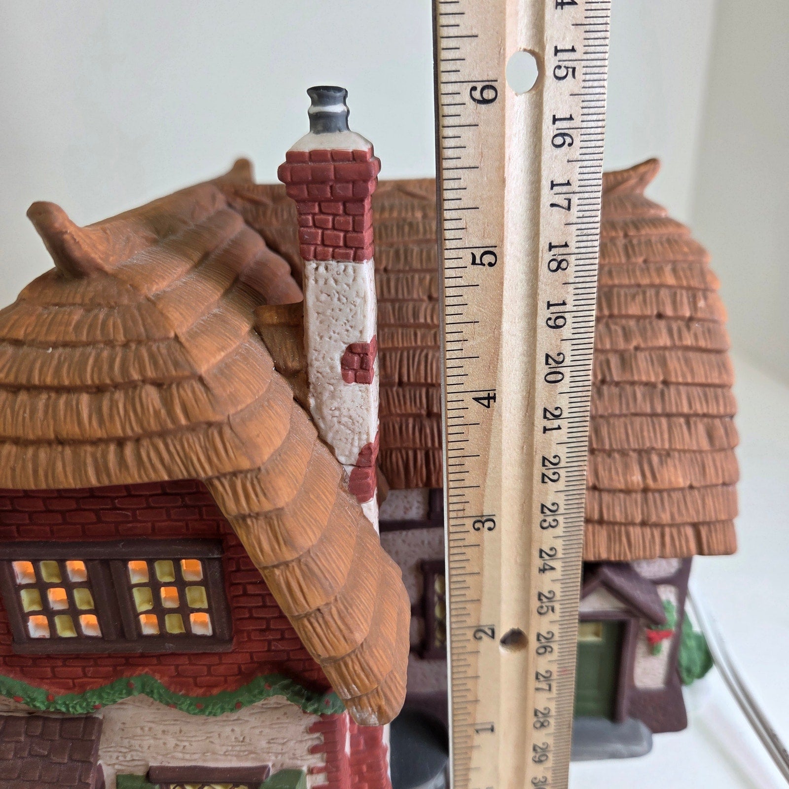 Dept 56 Dickens' Village Cobb Cottage Lighted Building 1991 w/ Box