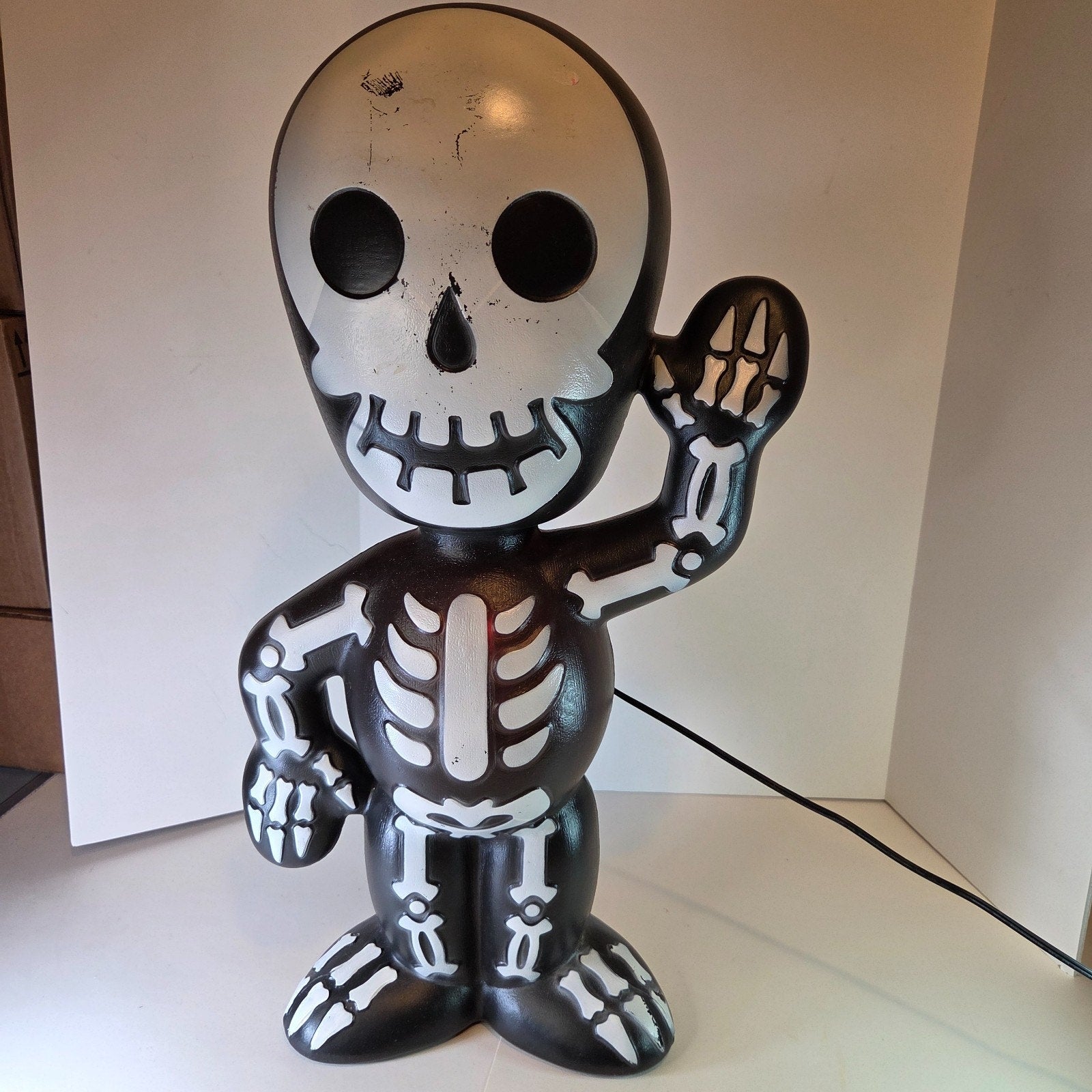 Skeleton Halloween Light-Up Decoration 24.5" Indoor Plug-In 2022 – READ