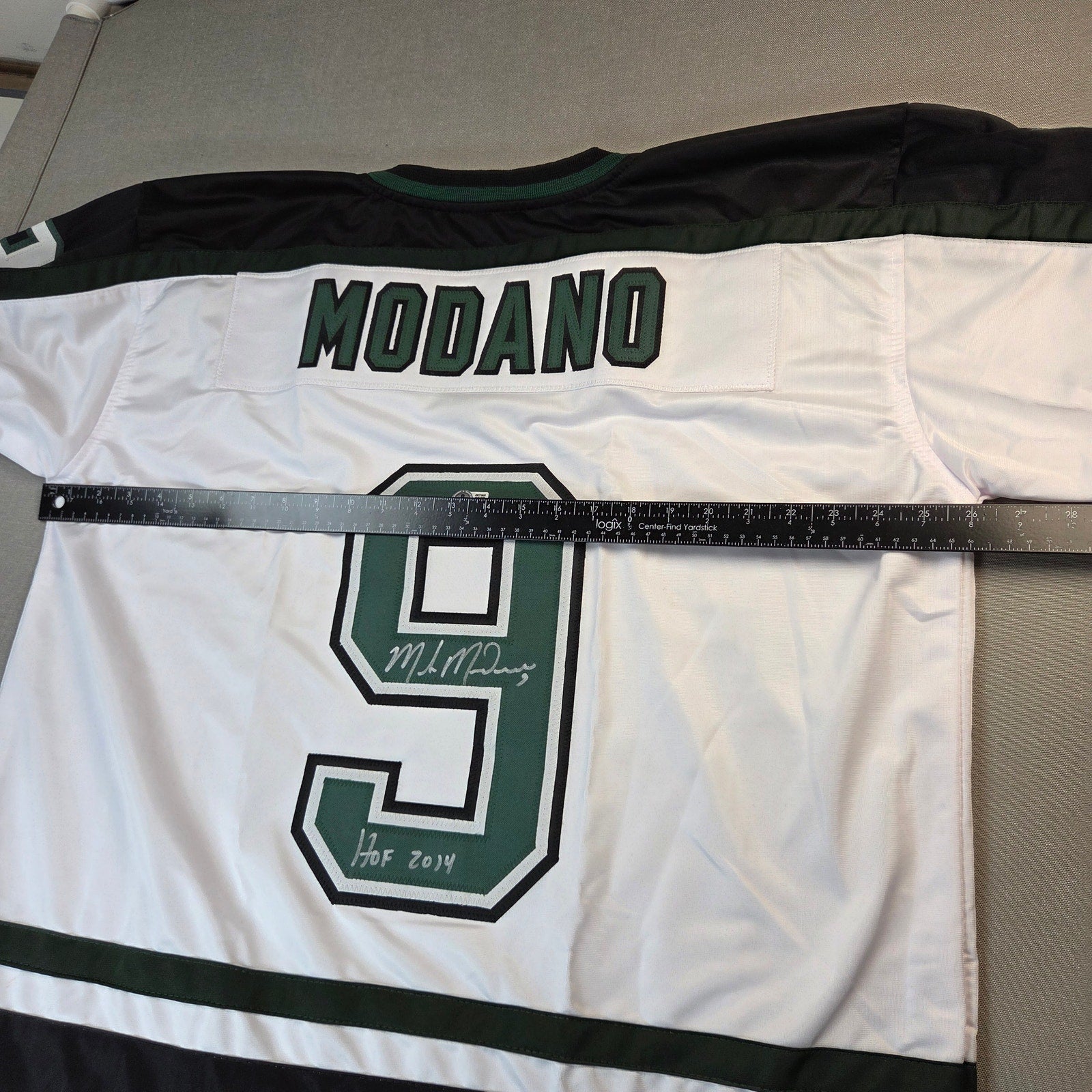 Mike Modano Signed Dallas Stars Jersey HOF 2014 Beckett Witness Auto