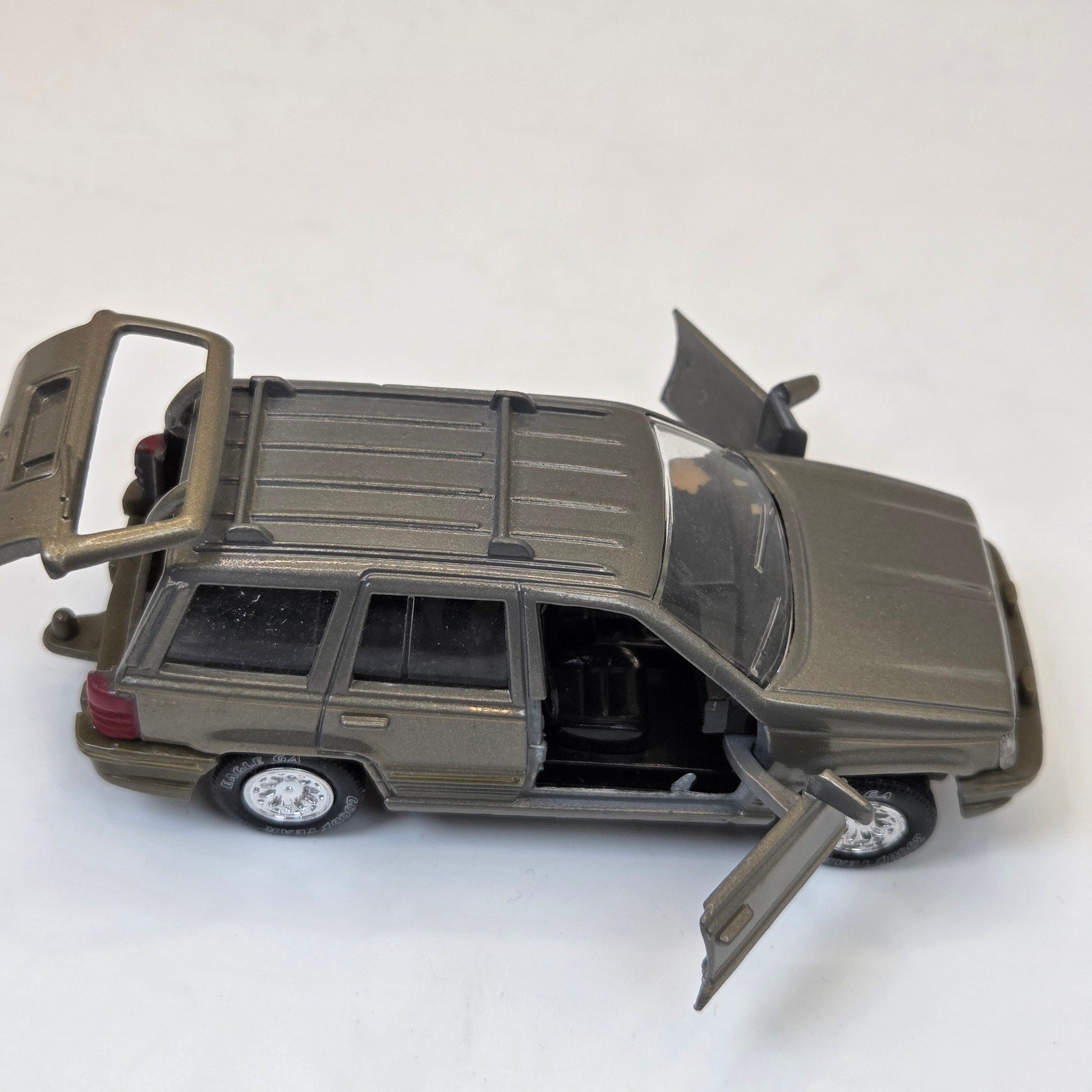 Road Champs Maisto Vintage Diecast Car Lot Ford F100 Explorer VW 1303