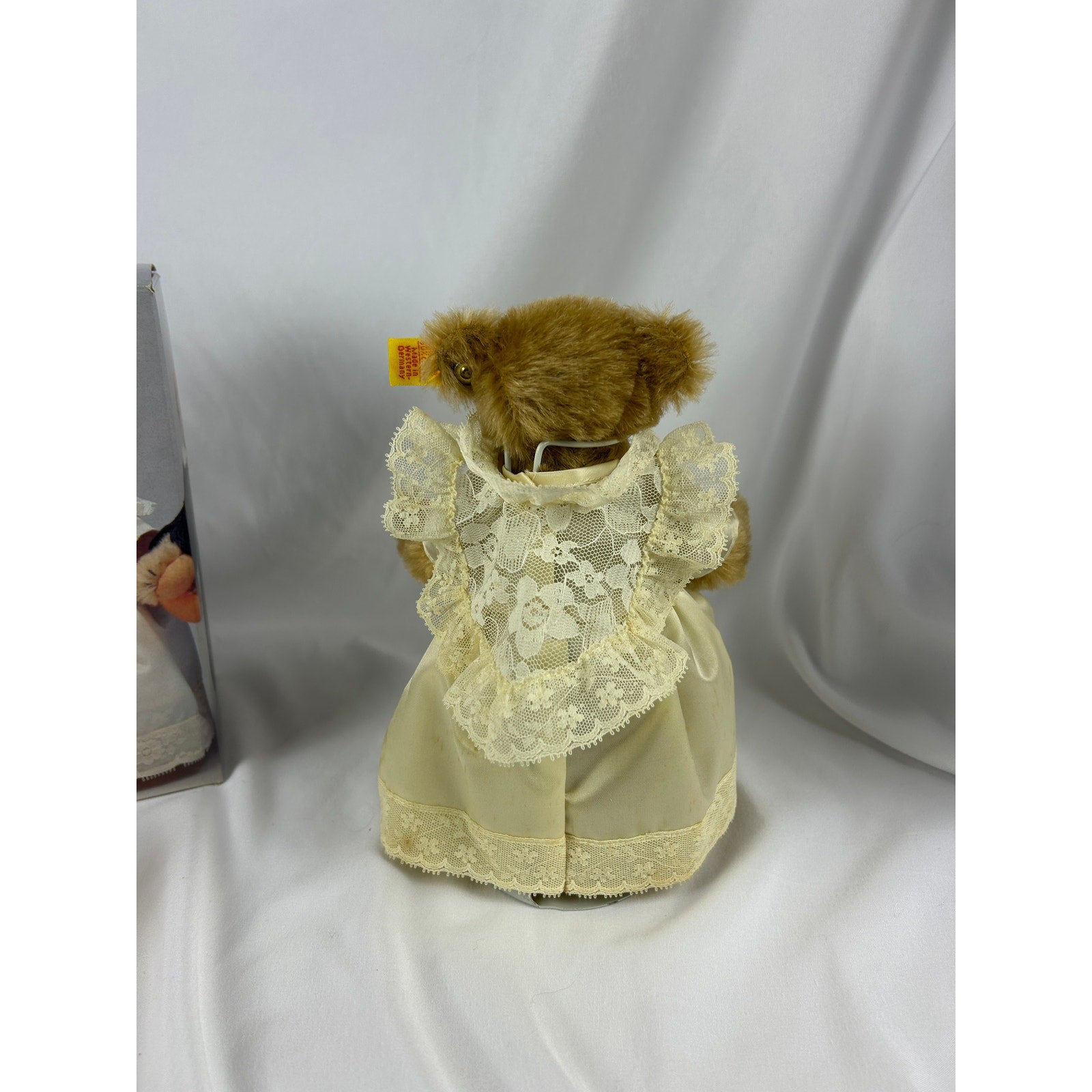 Steiff Flower Bearer 0155 22 Strong Museum Bear w Box Vintage Mohair