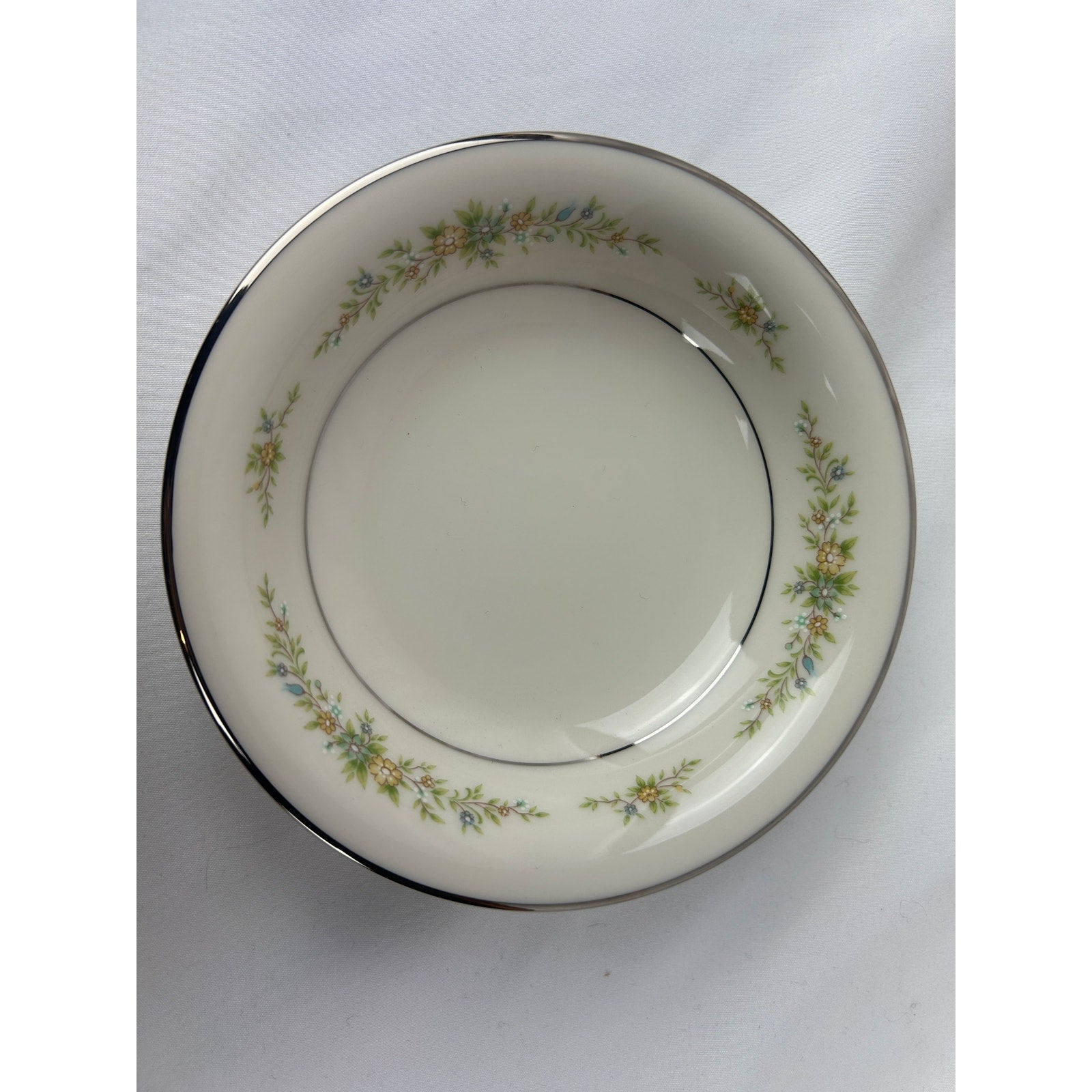 Noritake Christina 7056 7pc Place Setting Ivory China Floral Platinum Japan