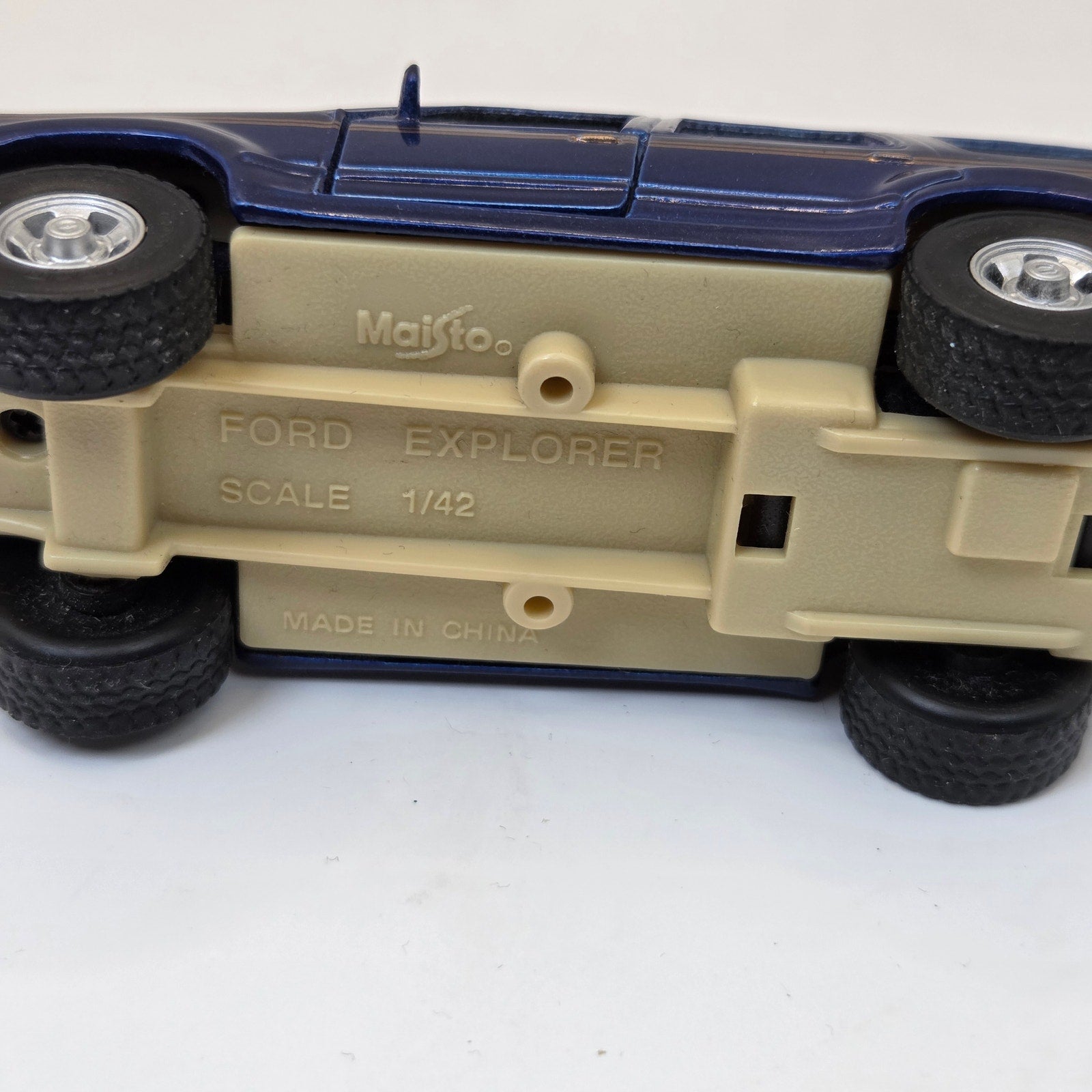 Road Champs Maisto Vintage Diecast Car Lot Ford F100 Explorer VW 1303
