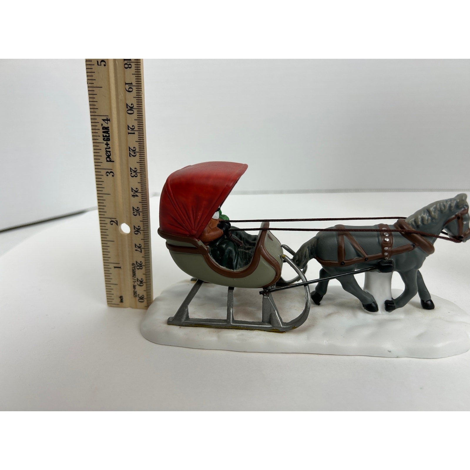 Department 56 One Horse Open Sleigh Covered Wooden Bridge Minuteman lot