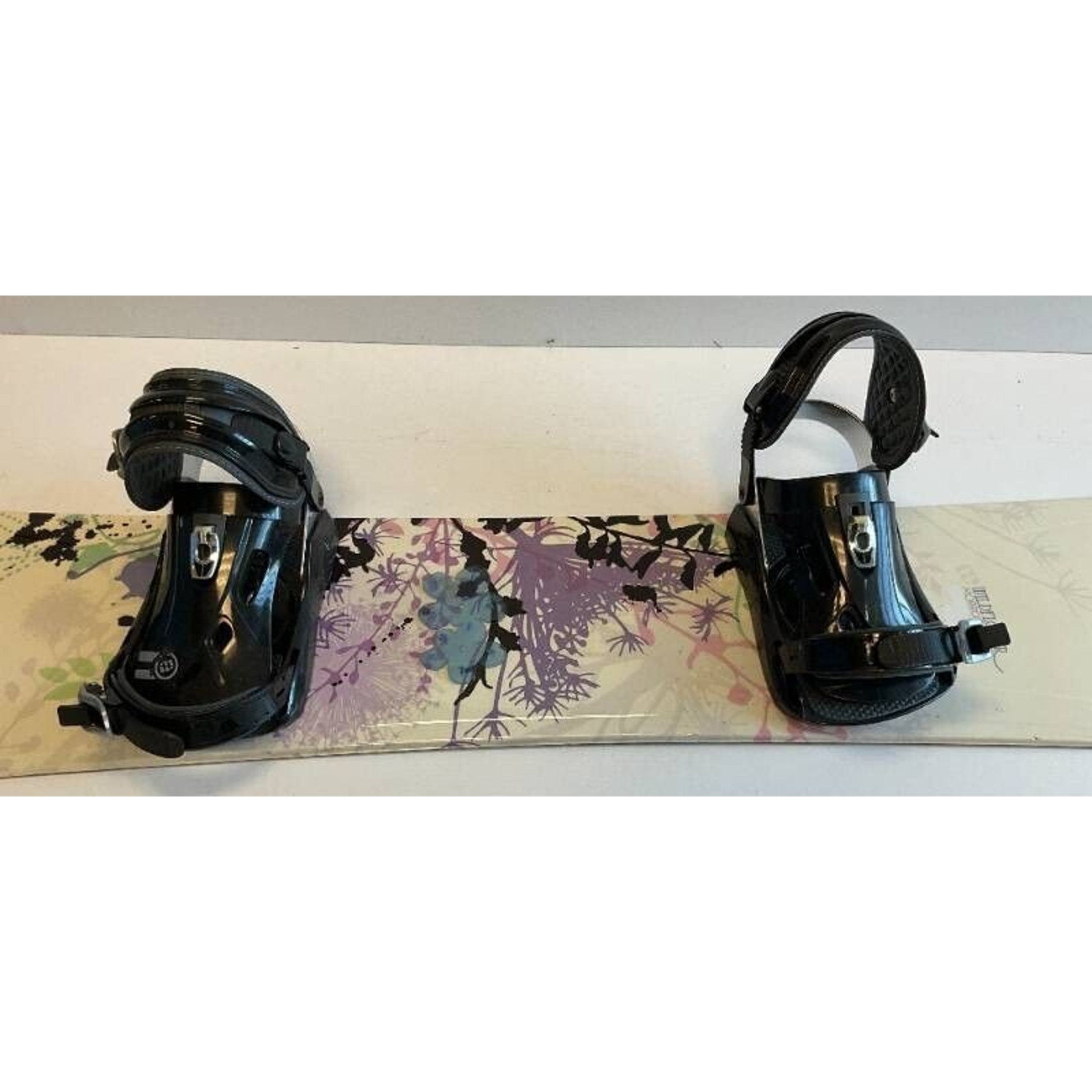 Morrow Wildflower 148cm Snowboard w/ Strap-In Bindings Women’s Rare Green Deck