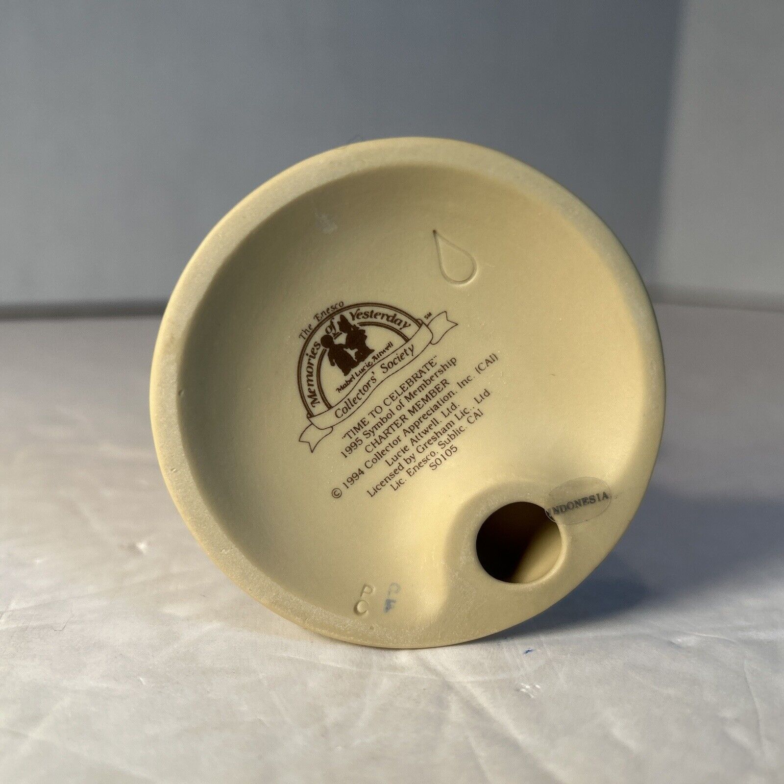 Enesco Memories of Yesterday Collectors Society 1995 "A Time to Celebrate" S0105