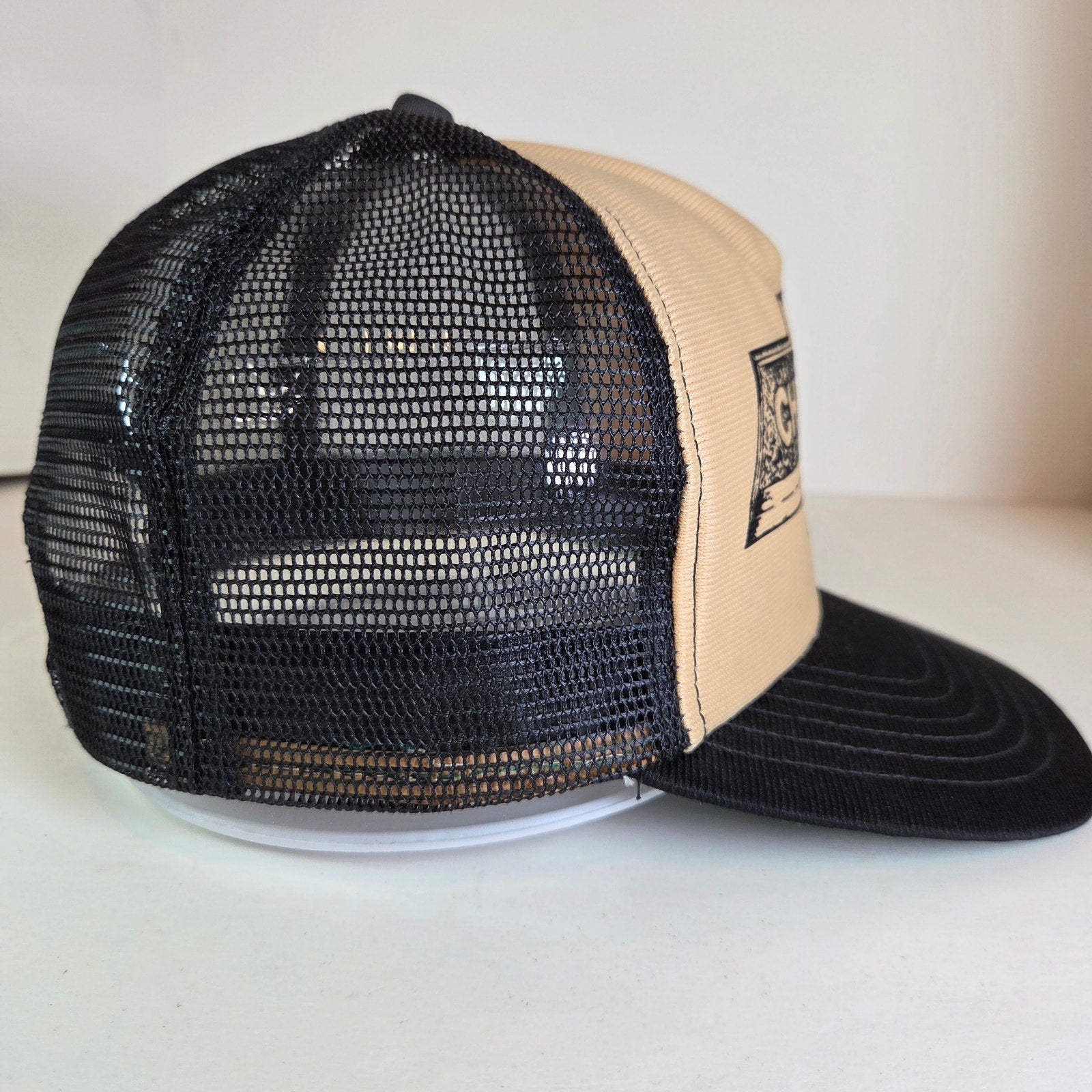 Vintage Chevrolet Bowtie Logo Trucker Hat Snapback Black Cream Mesh Foam Rot