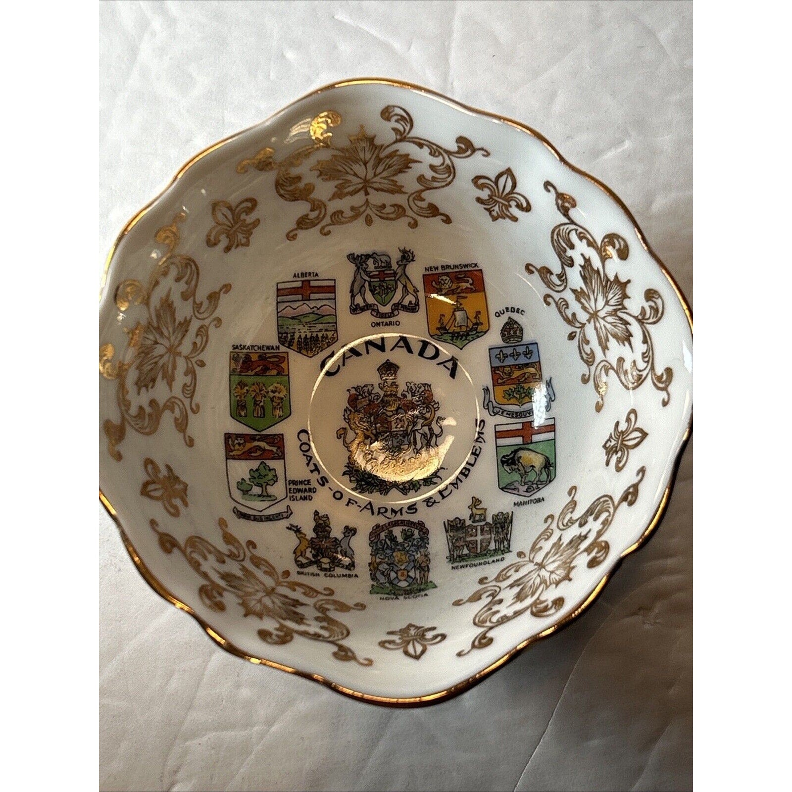 Paragon Fine Bone China England Teacup Canada Coats-of-Arms & Emblems Gold Trim