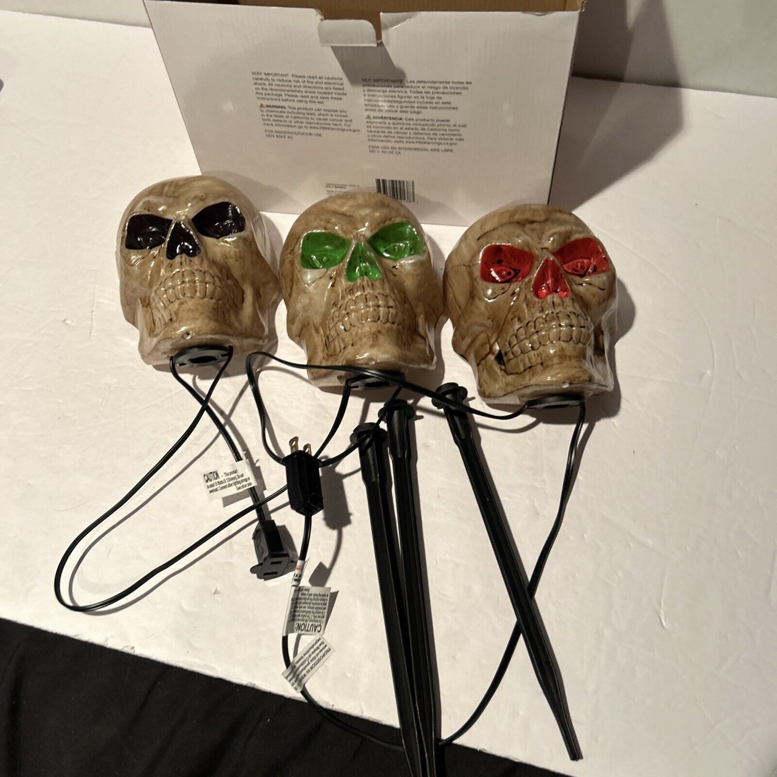 New Celebration 3 Skull Pathway Markers Halloween Outdoor Lights 3 Ft