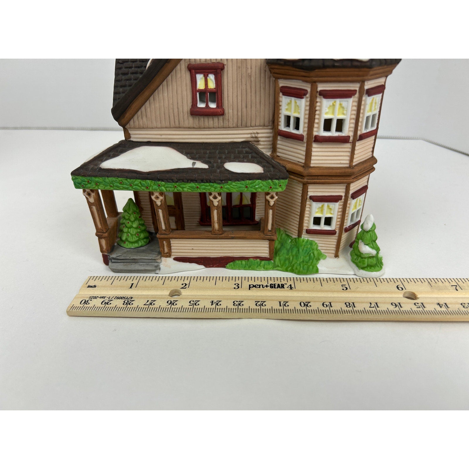 Dept 56 New England Village Thomas T. Julian House Lighted w/ Box