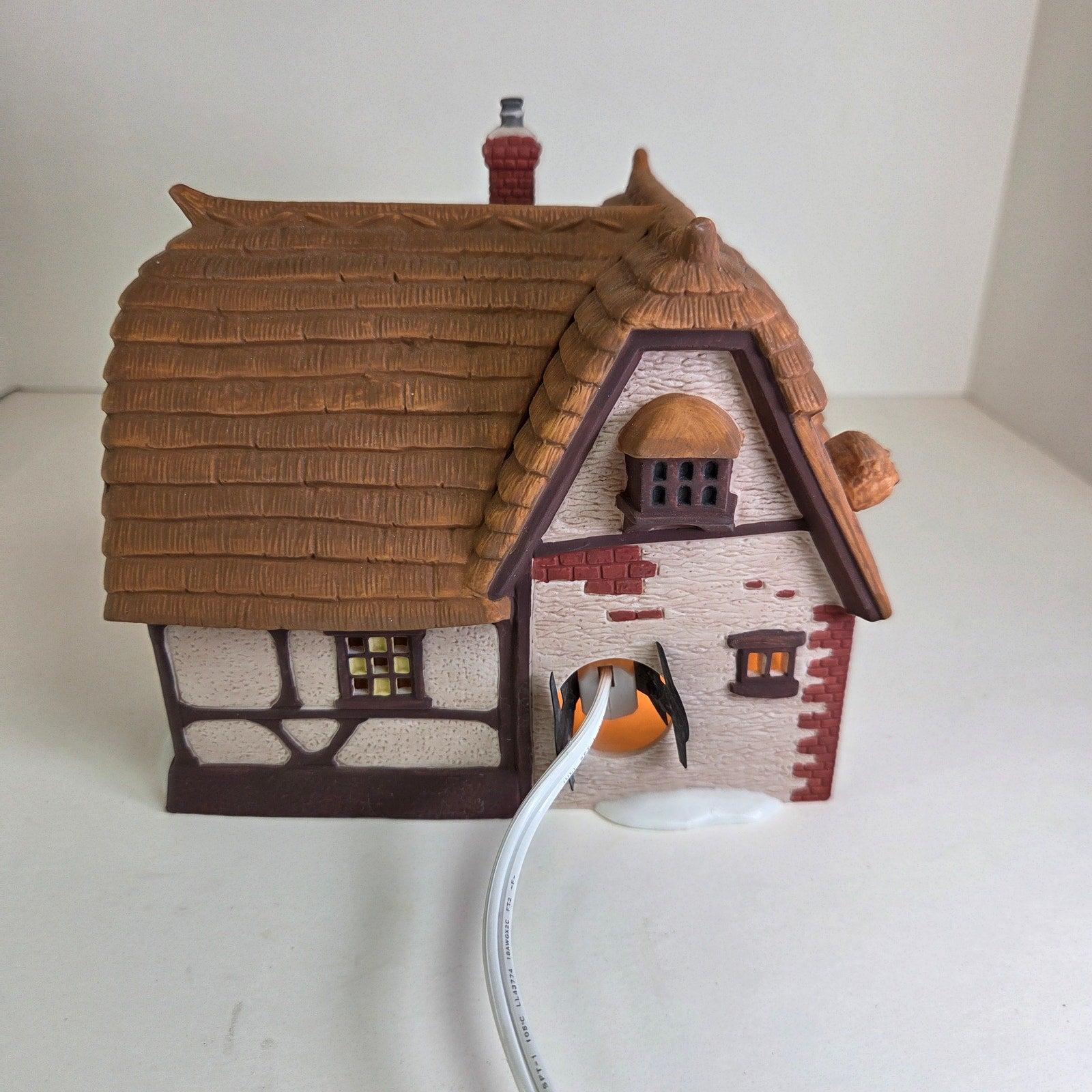 Dept 56 Dickens' Village Cobb Cottage Lighted Building 1991 w/ Box