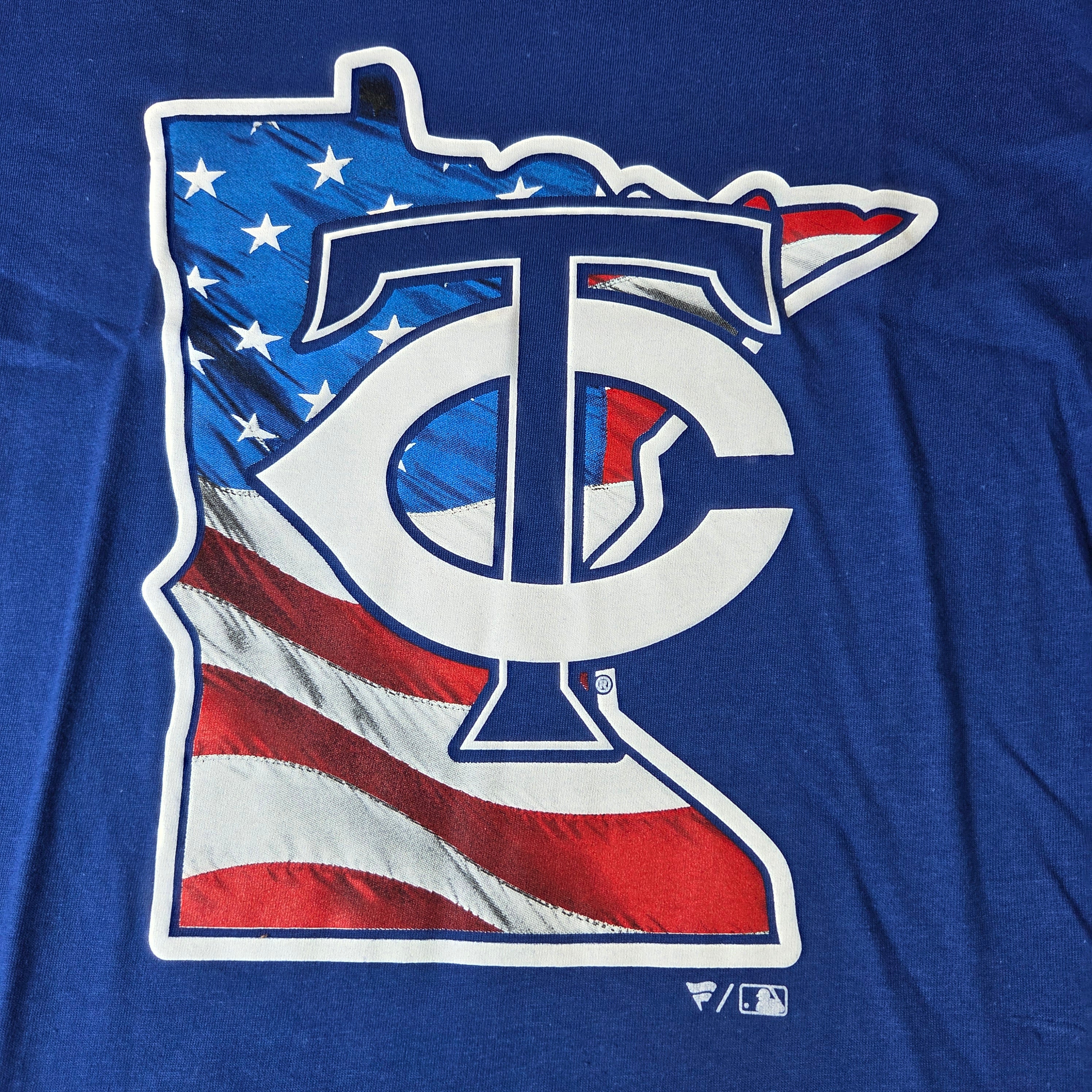 Fanatics Minnesota Twins USA Flag Logo T Shirt Size Small Banner State NWT