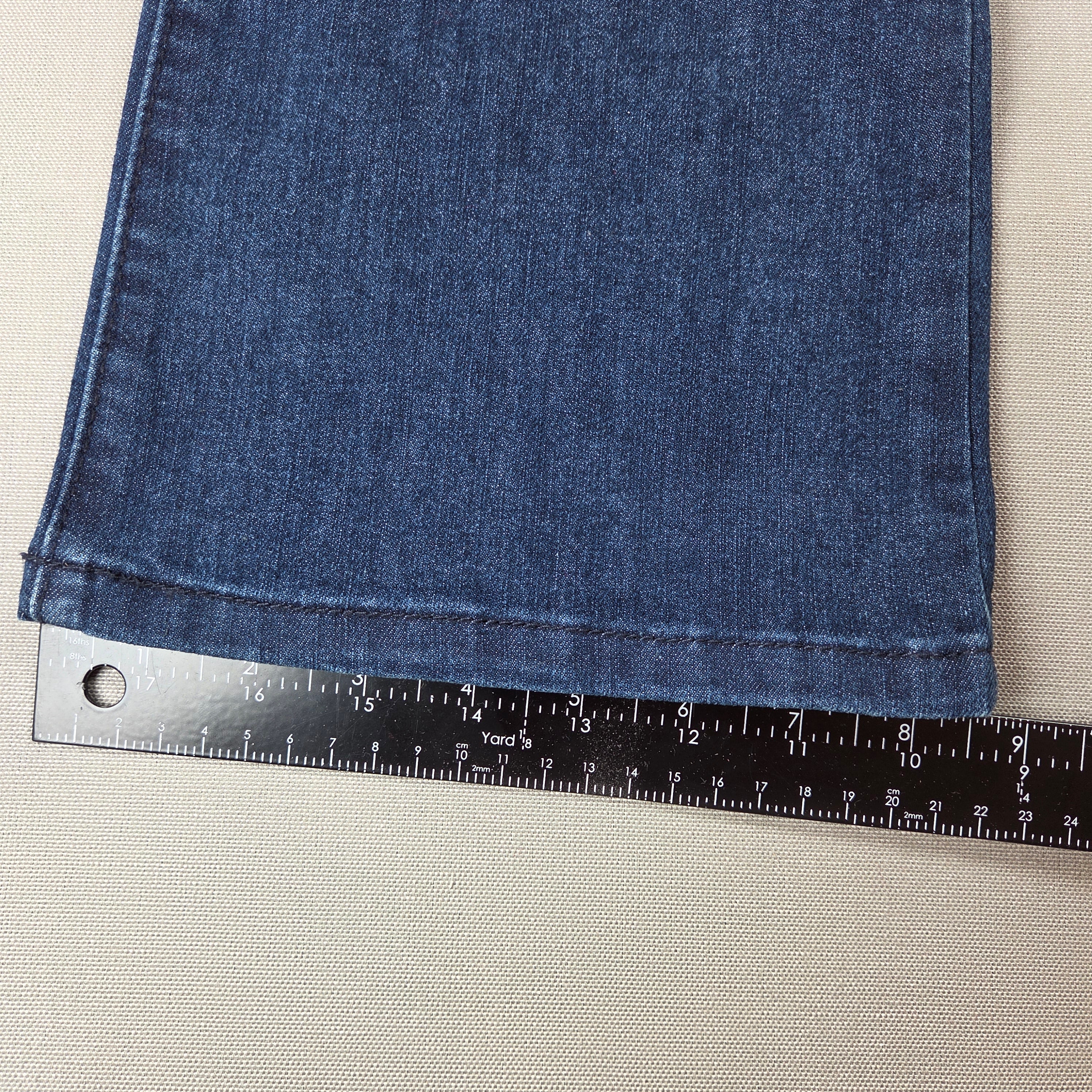Jessica Simpson Bootcut Jeans Womens Size 4 Mid Rise Slight Flare Stretch