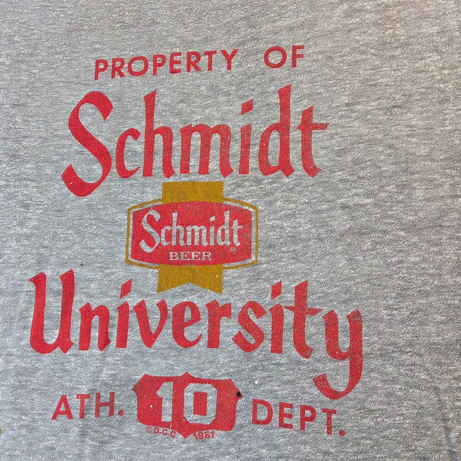 Schmidt Beer University 1981 Vintage Medallion USA T Shirt Medium Paint