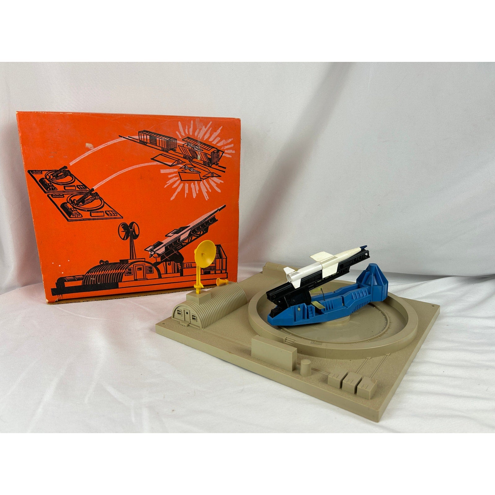 Vintage Lionel 470 Missile Launching Platform O Gauge w Box Working
