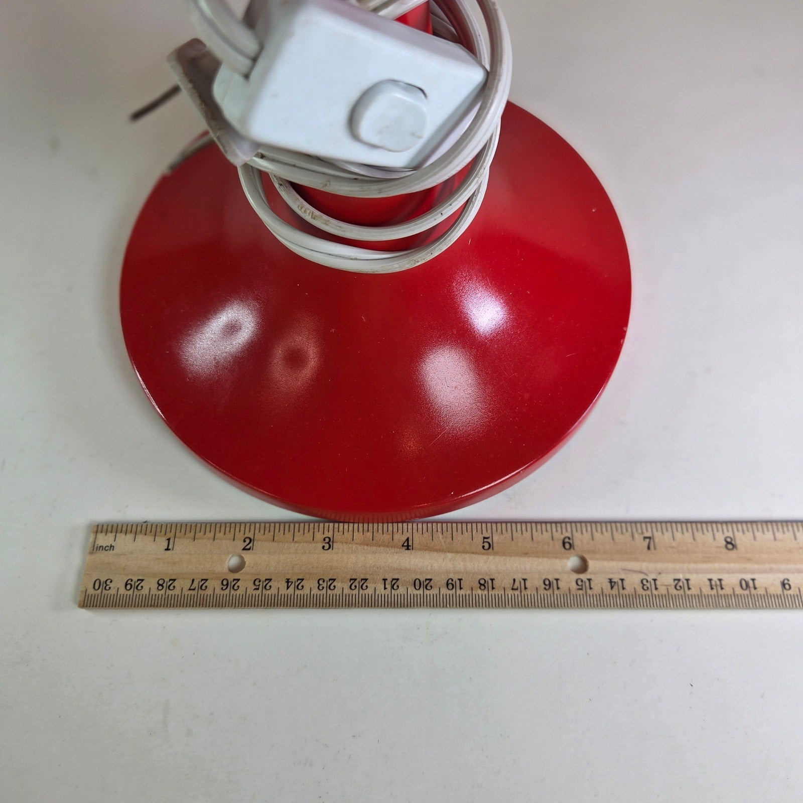 Retro Red Metal Cutout Table Lamp, 19.5″ Tall, Plug-In, Mid-Century Style