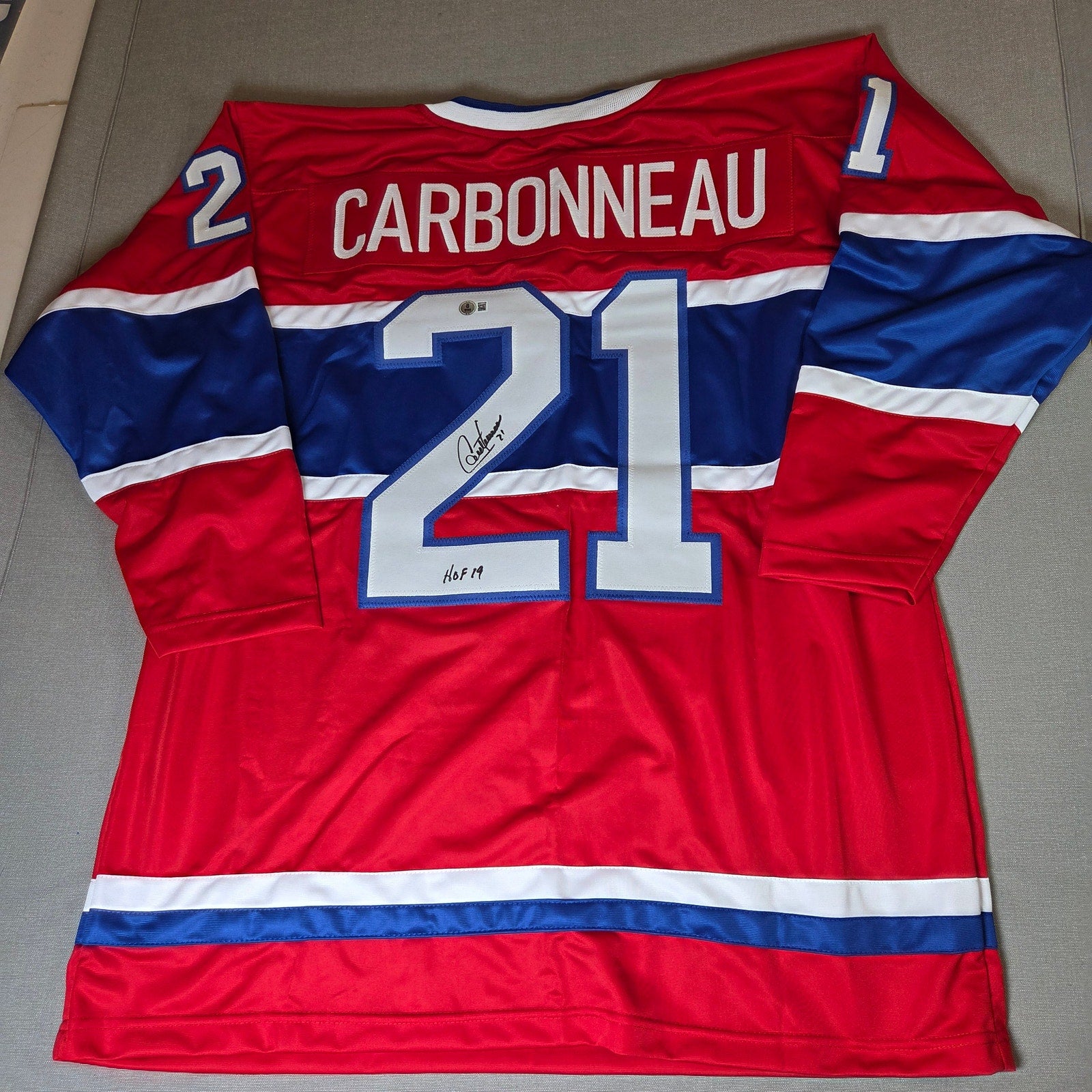 Guy Carbonneau "HOF 19" Signed Montreal Canadiens Custom Jersey Beckett Witness