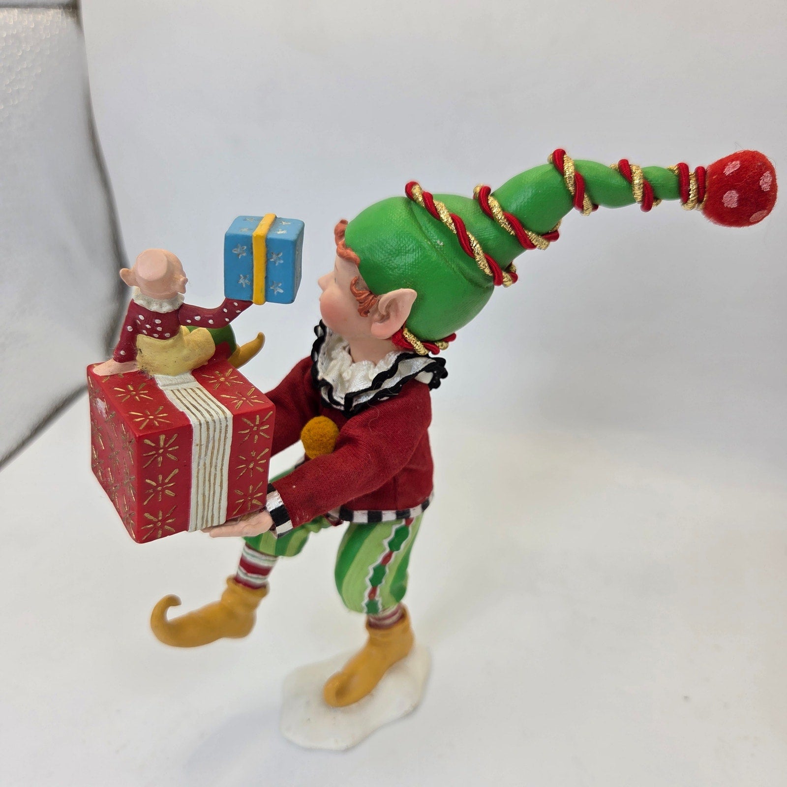 KSA Collectibles Christmas Elf Holding Gift Present Figurine Holiday Decor