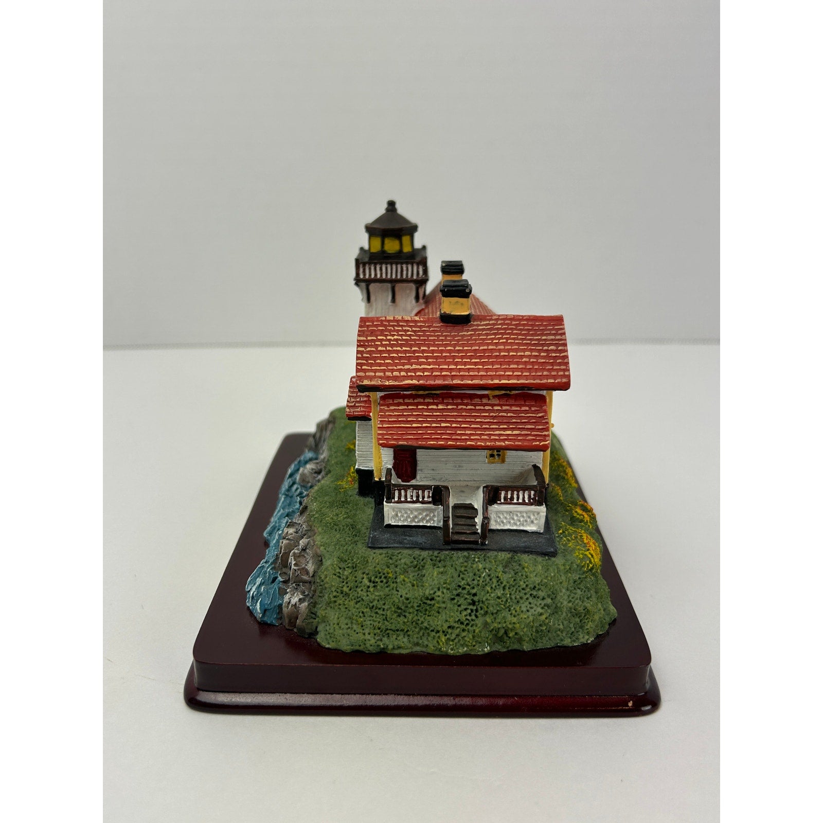 Oneida Studios Lighthouse Point Collection San Luis Obispo CA 1998 Figurine