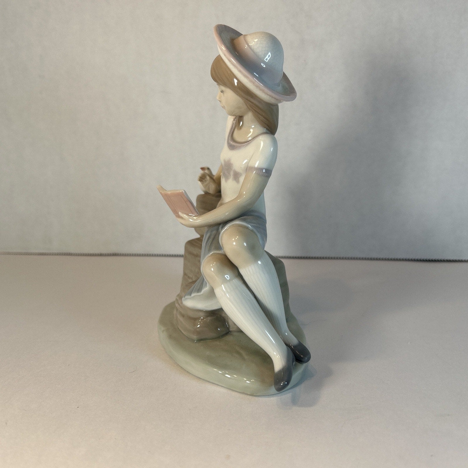 Lladró 6024 Sunday’s Child Figurine Retired Girl Reading Spain Polope EUC