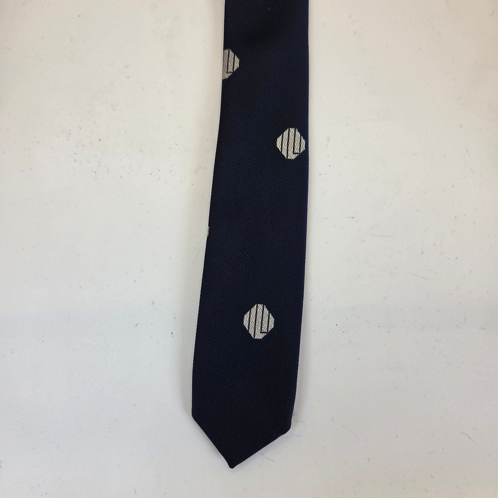 Vintage Givenchy Gentlemen Paris Silk Blend Medallion Necktie Navy 56 x 3.25