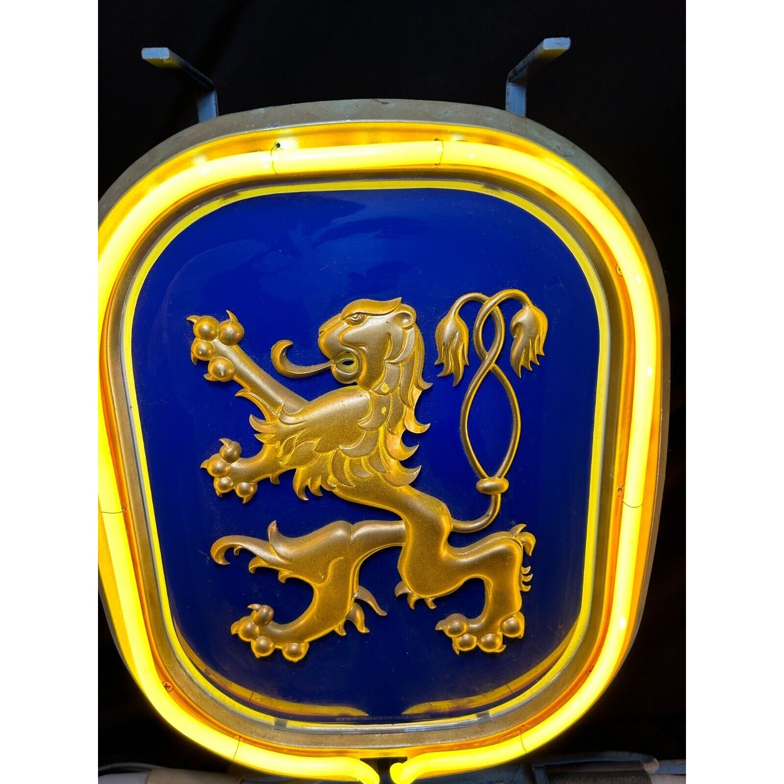 Lowenbrau Vintage Neon Beer Sign 1983 Lighted Bar Advertising USA
