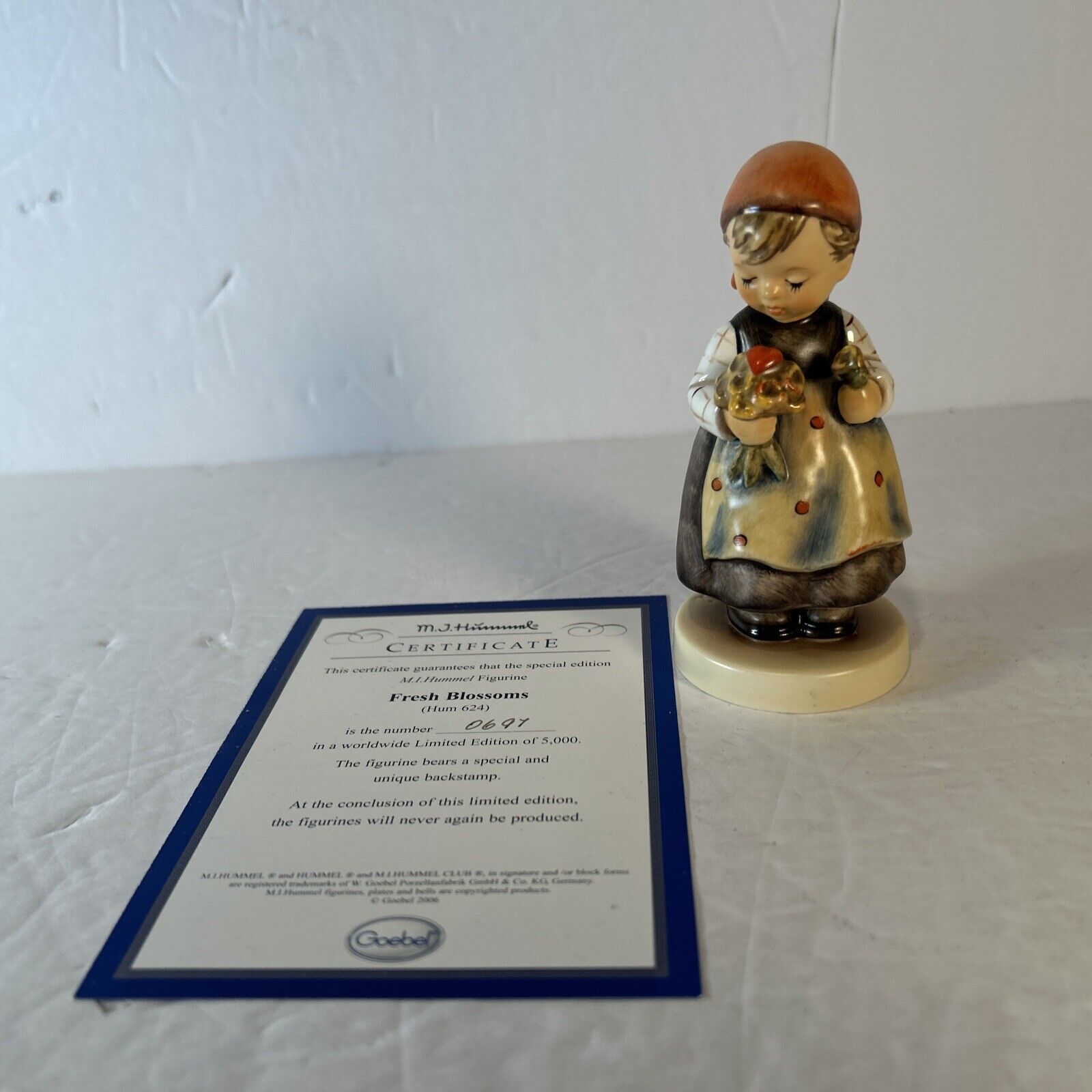 MI Hummel Heart of Hummel Set of 4 LE Figurines + Tin COA #0697/5000
