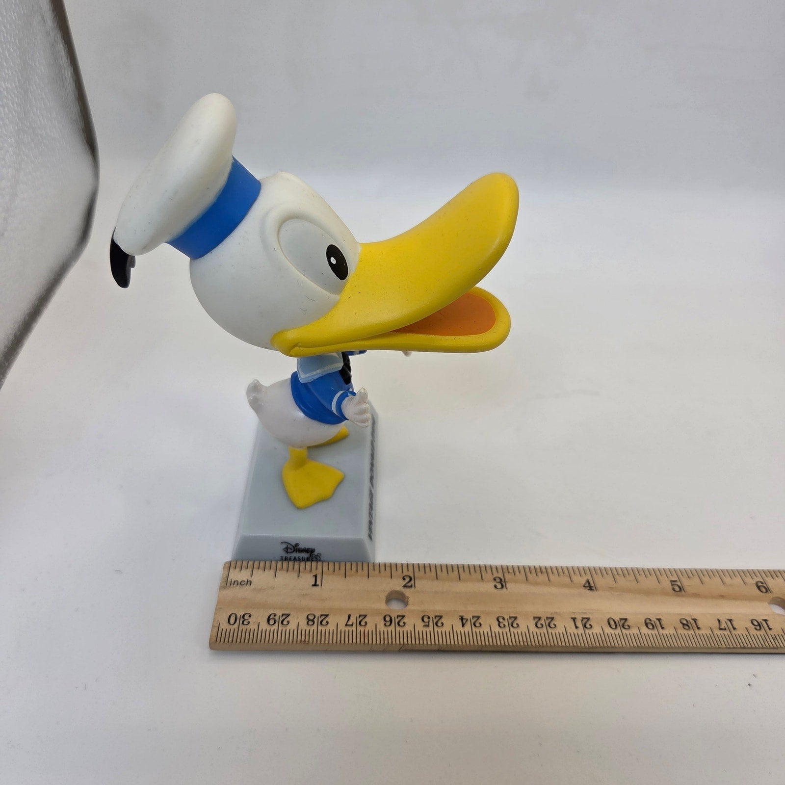 Disney Upper Deck Treasures Donald Duck Vintage 1934 Figurine 2004 PVC 4.5”
