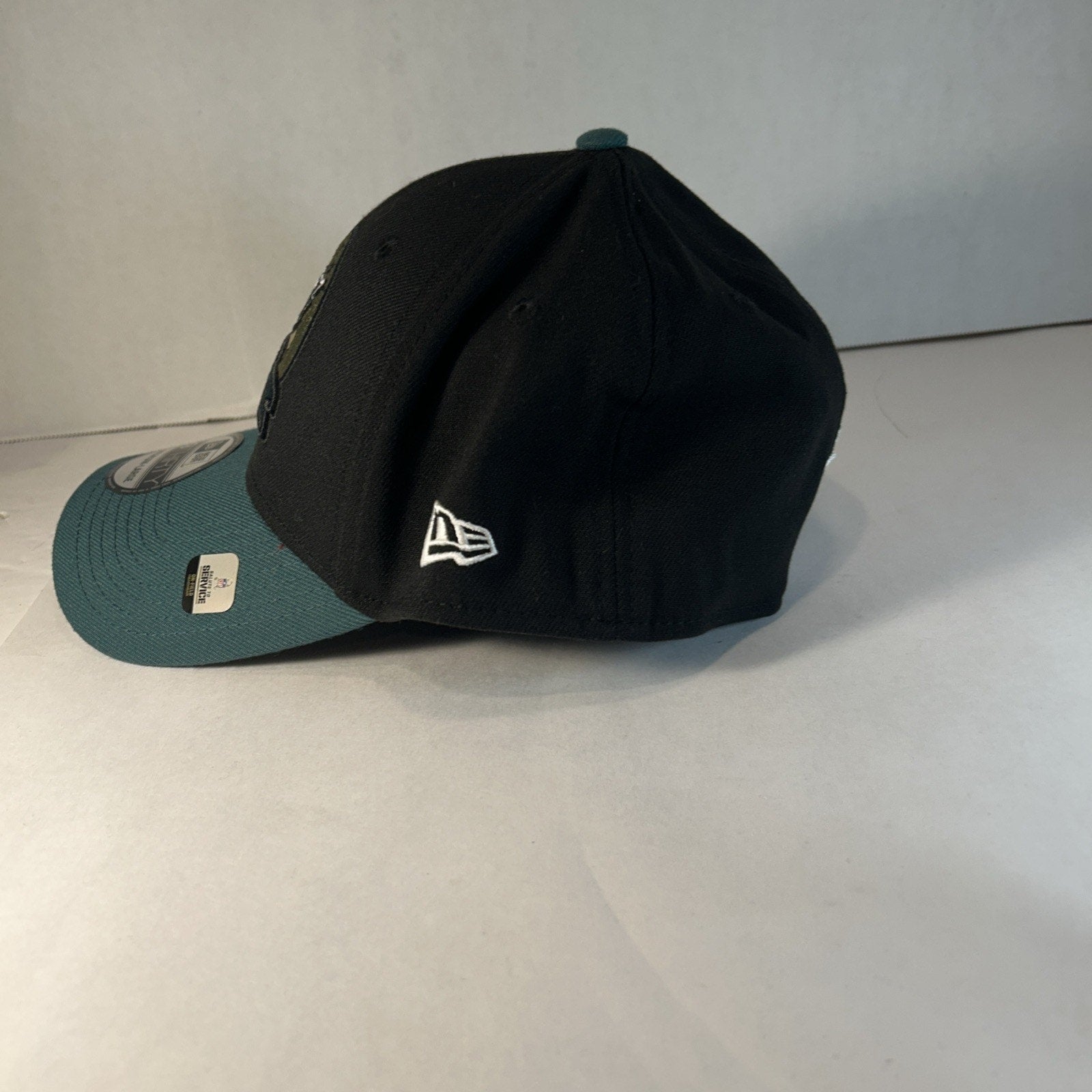 New Era Philadelphia Eagles 39THIRTY Salute to Service Hat M/L NWT