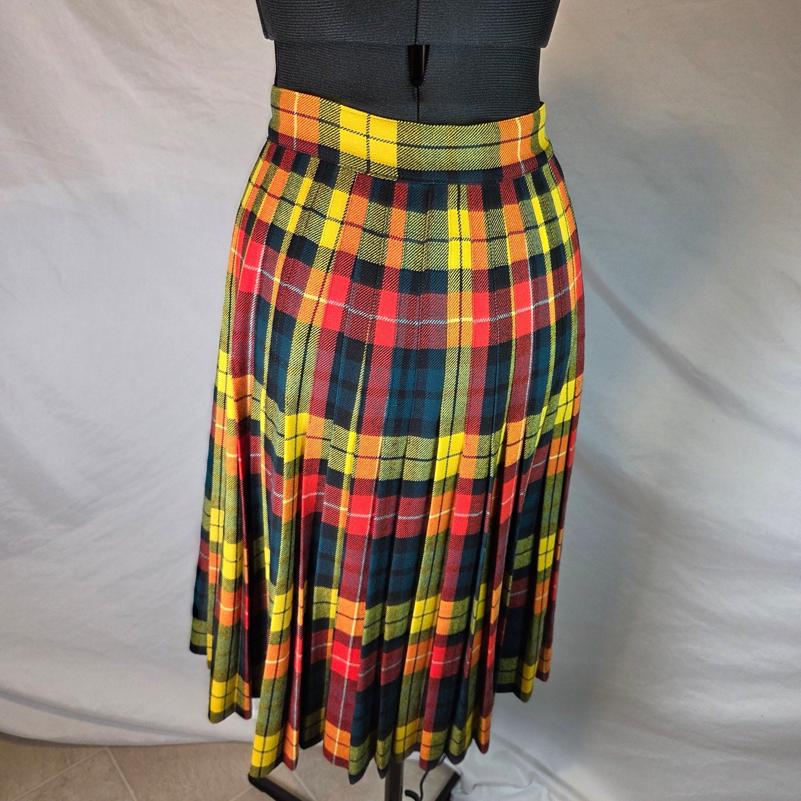 Pedigree Vintage Pure Wool Tartan Wrap Kilt Skirt 26" Waist Made England