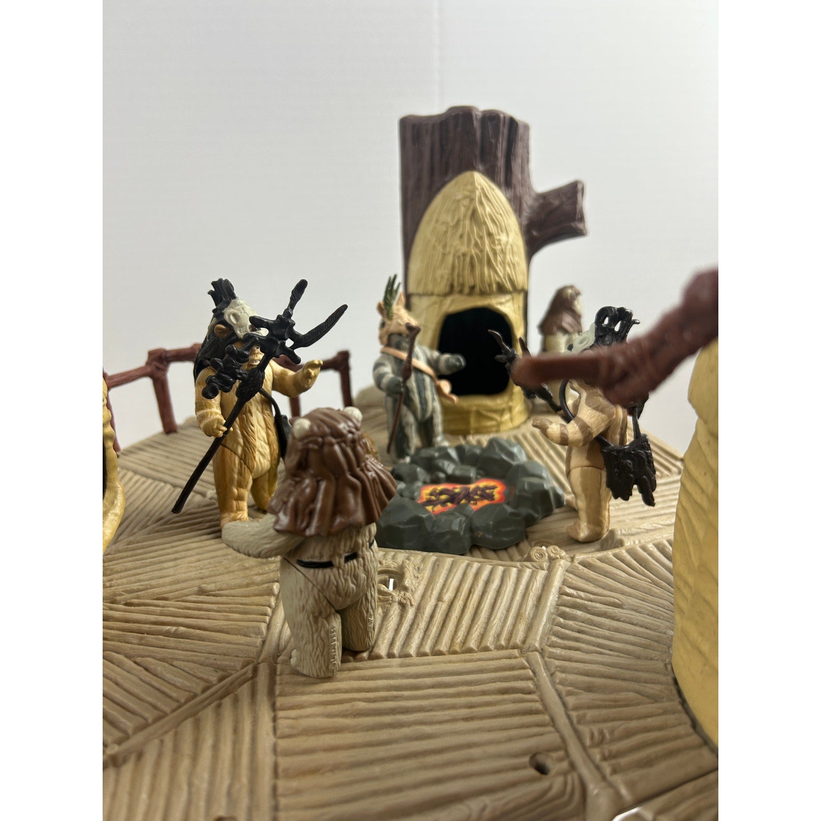 Star Wars Kenner Ewok Village Playset w/ 7 Ewok Figures & Accessories 1983