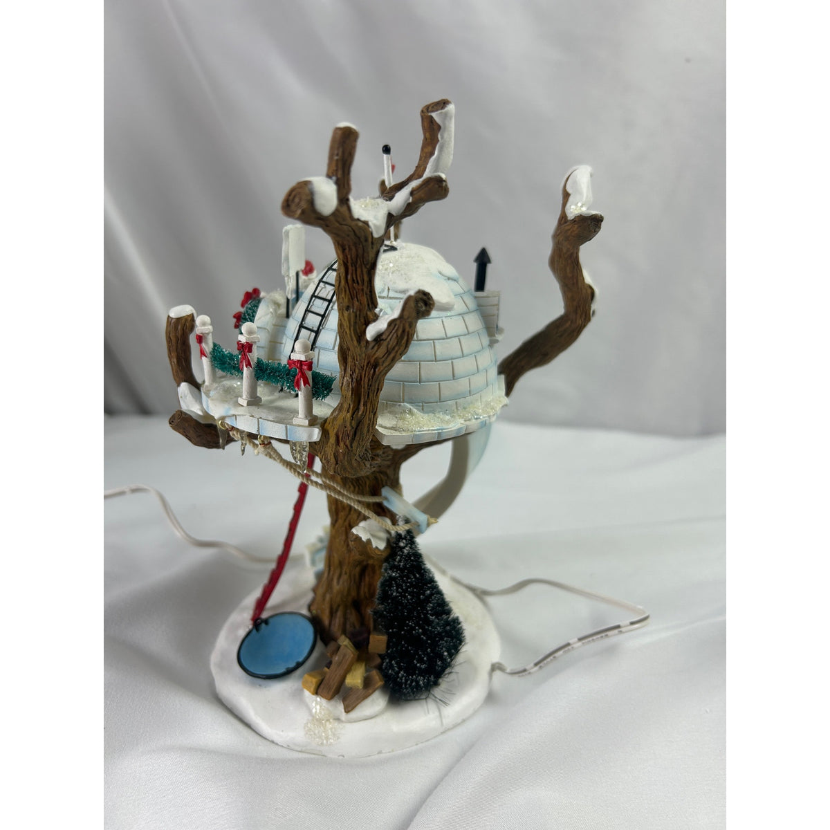 Department 56 Frostbite Tree House Day Care 56844 North Pole Elf Land Retired