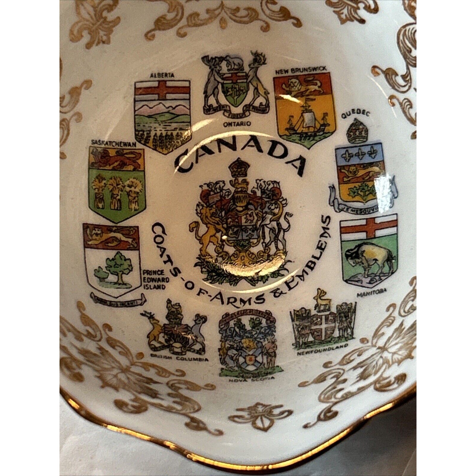 Paragon Fine Bone China England Teacup Canada Coats-of-Arms & Emblems Gold Trim
