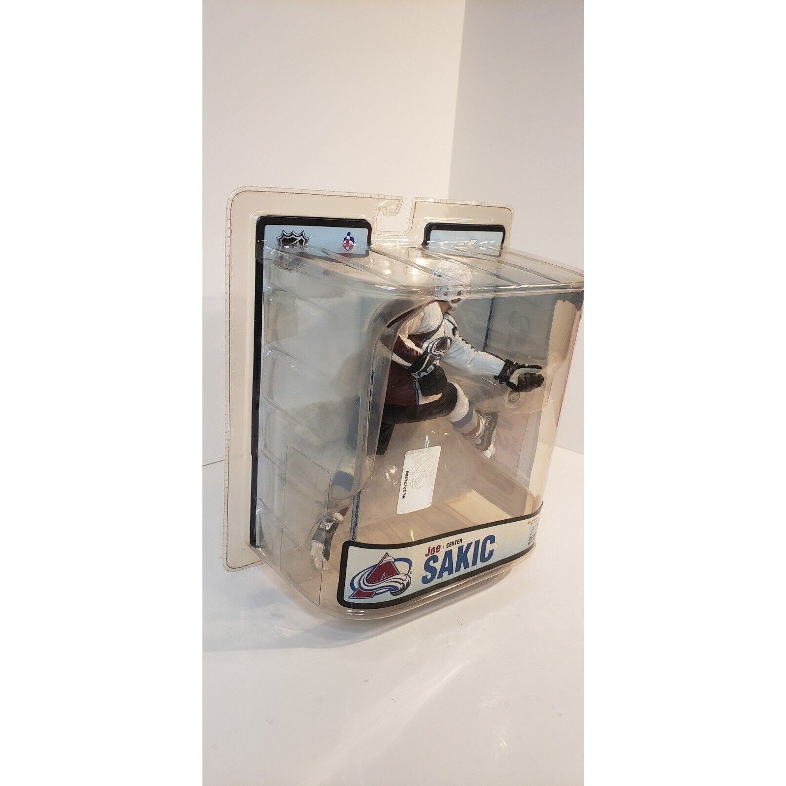 Joe Sakic McFarlane NHL Hockey Series 18 Colorado Avalanche White Jersey NEW
