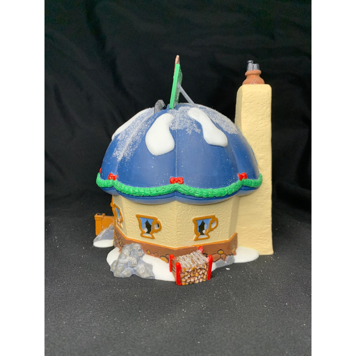 Dept 56 Tillie’s Tiny Cup Cafe 56401 North Pole Elf Land Lighted Building