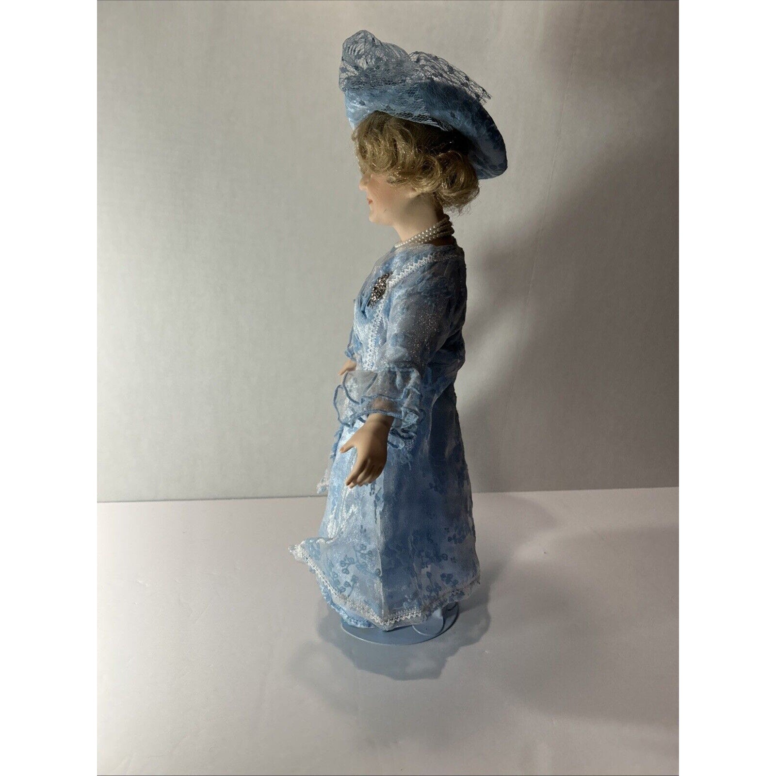 Show Stoppers Queen Mother 17" Porcelain Doll with Stand – British Royalty VTG