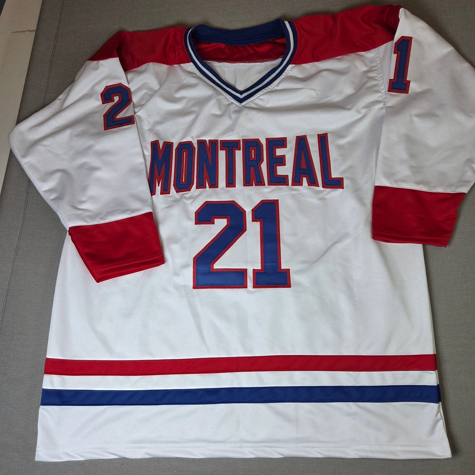 Guy Carbonneau Autographed Montreal Canadiens Jersey HOF 19 Beckett Witness