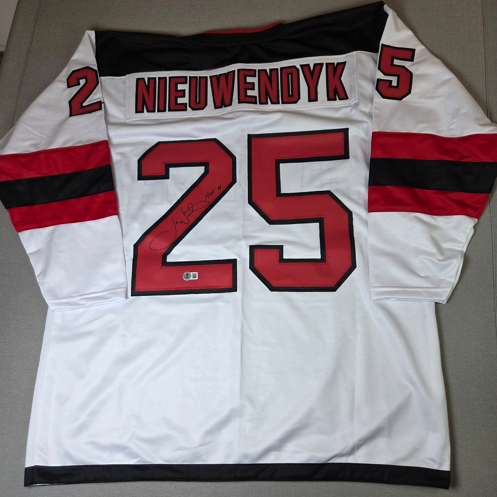 Joe Nieuwendyk HOF 11 Signed New Jersey Devils Custom Jersey Beckett Witness