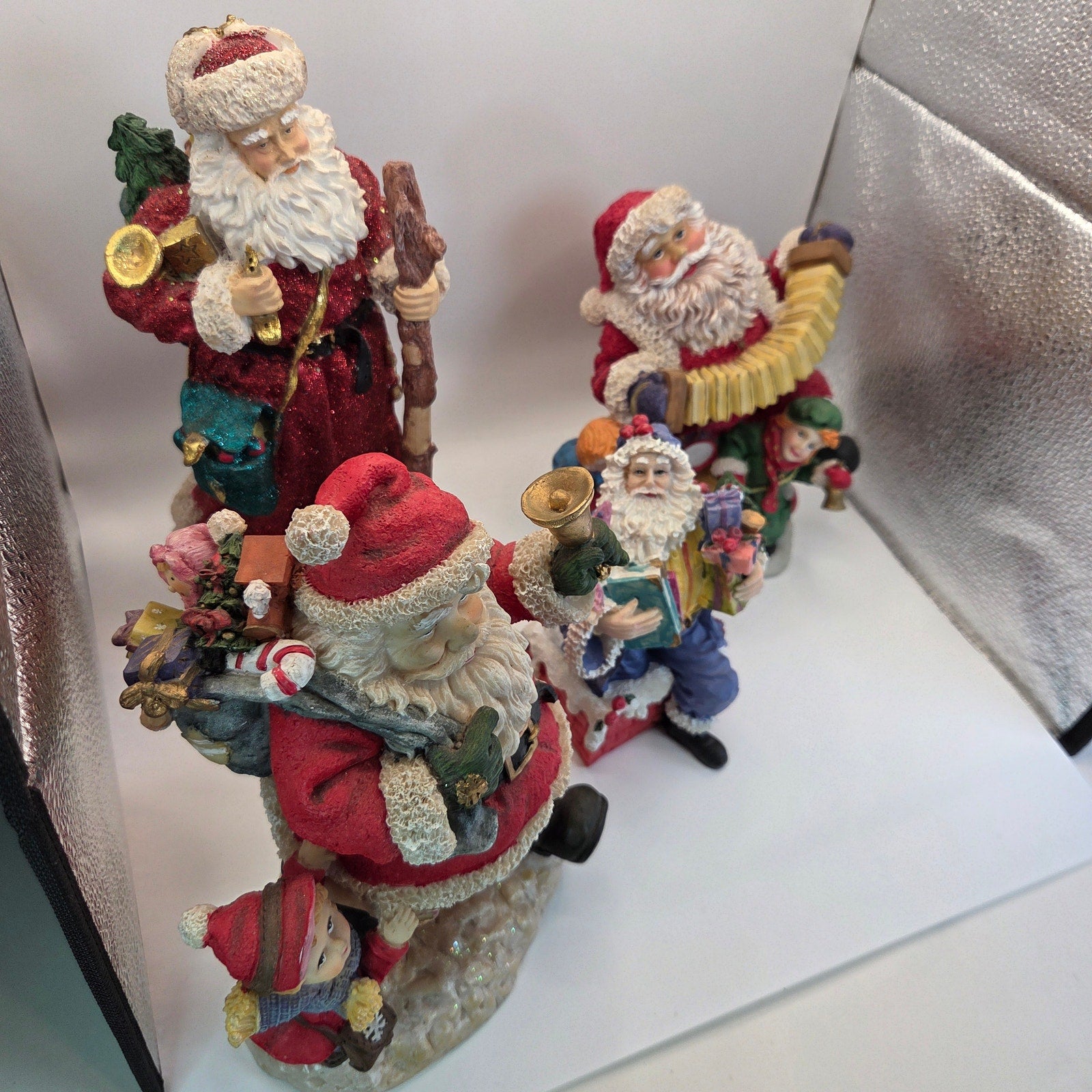 Lot of 4 Santa Claus Figurines – Resin Christmas Holiday Décor