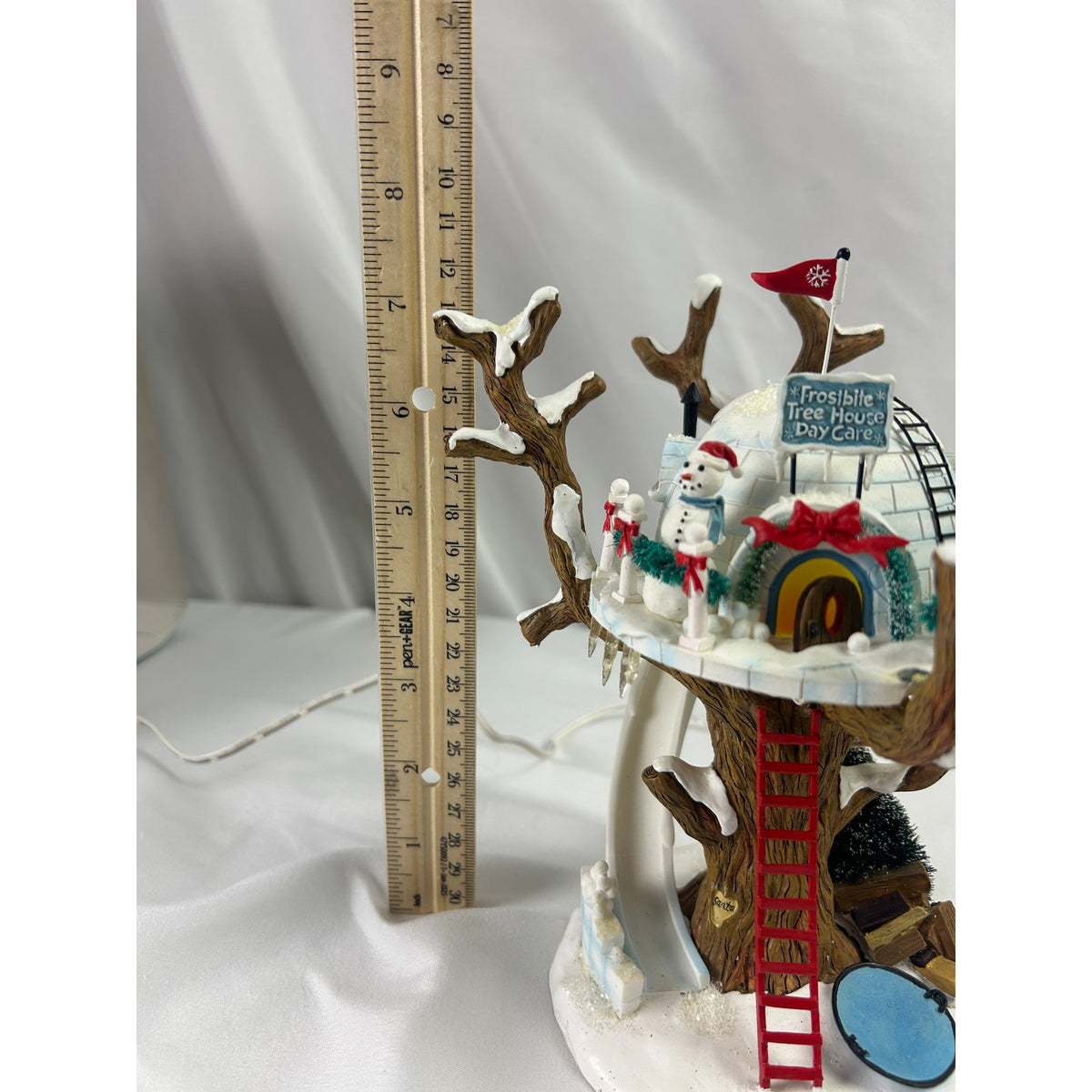 Department 56 Frostbite Tree House Day Care 56844 North Pole Elf Land Retired