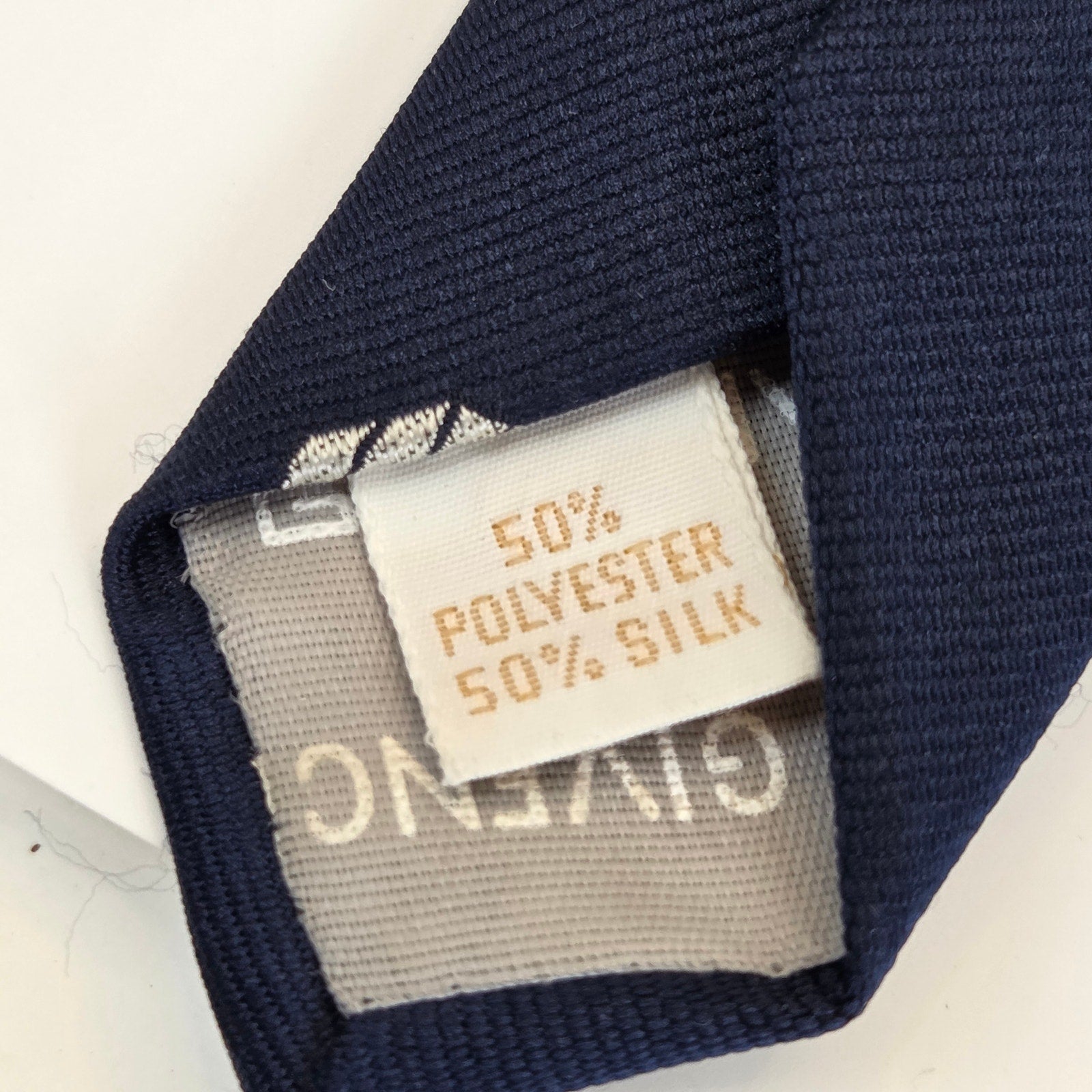 Vintage Givenchy Gentlemen Paris Silk Blend Medallion Necktie Navy 56 x 3.25